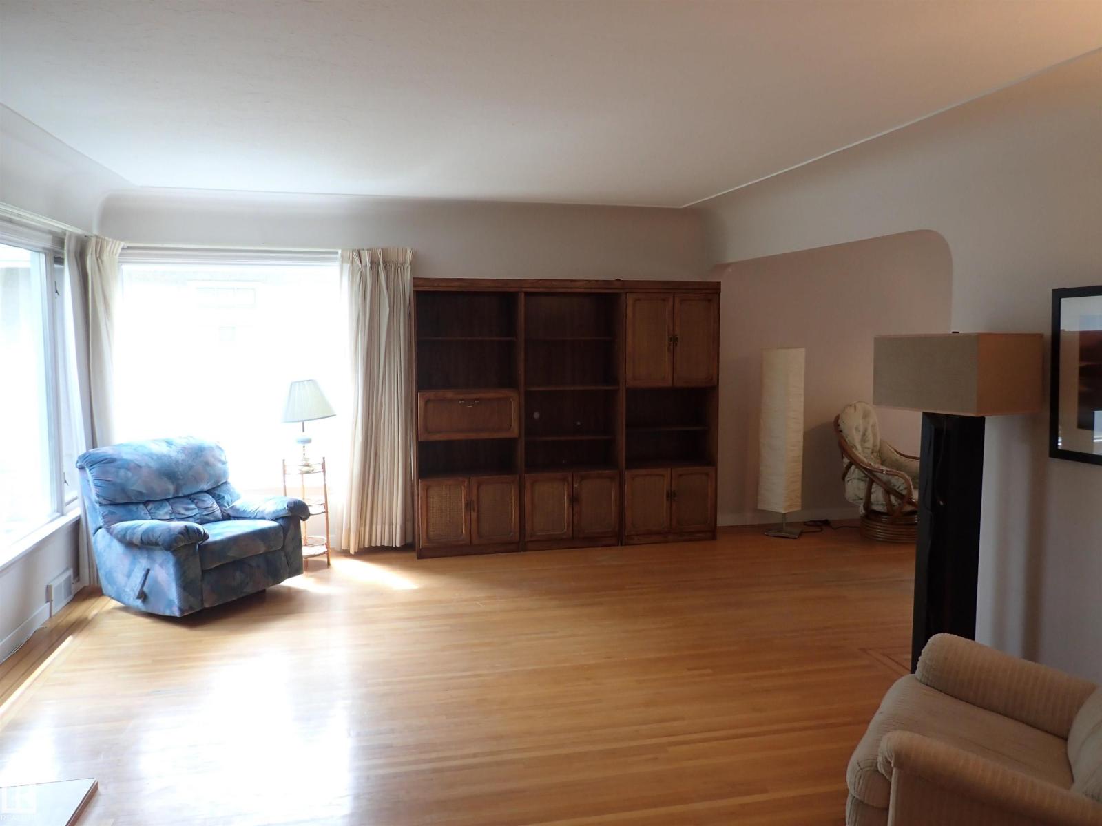 9126 117 ST NW - 5
