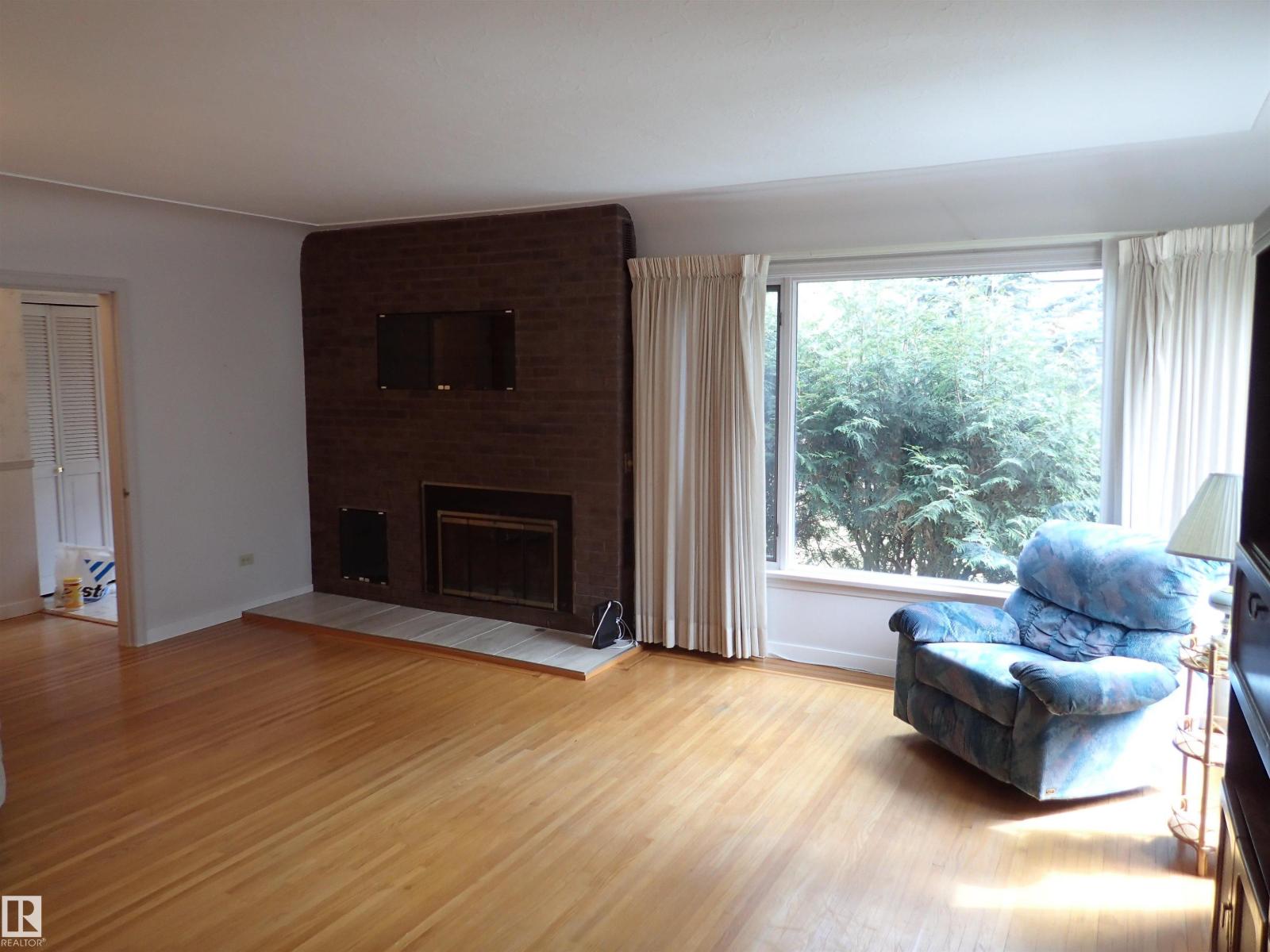 9126 117 ST NW - 7