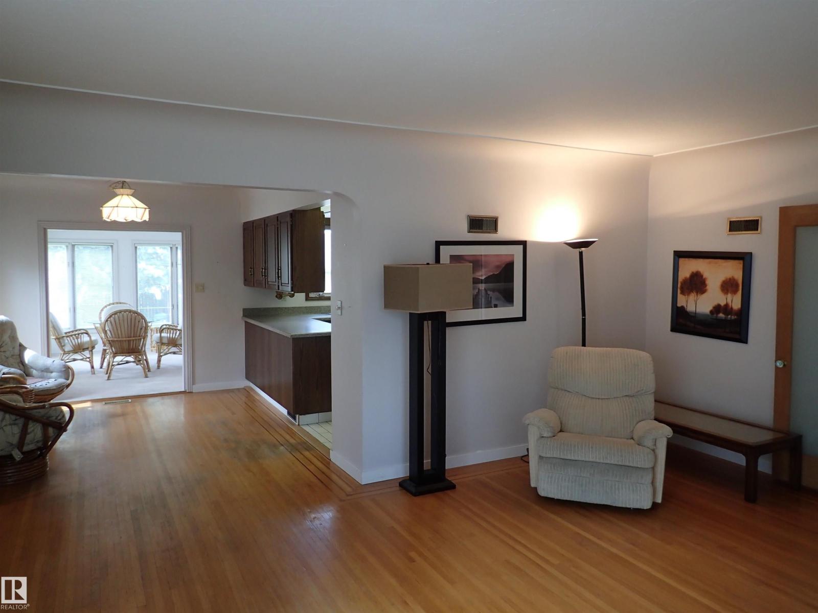 9126 117 ST NW - 8