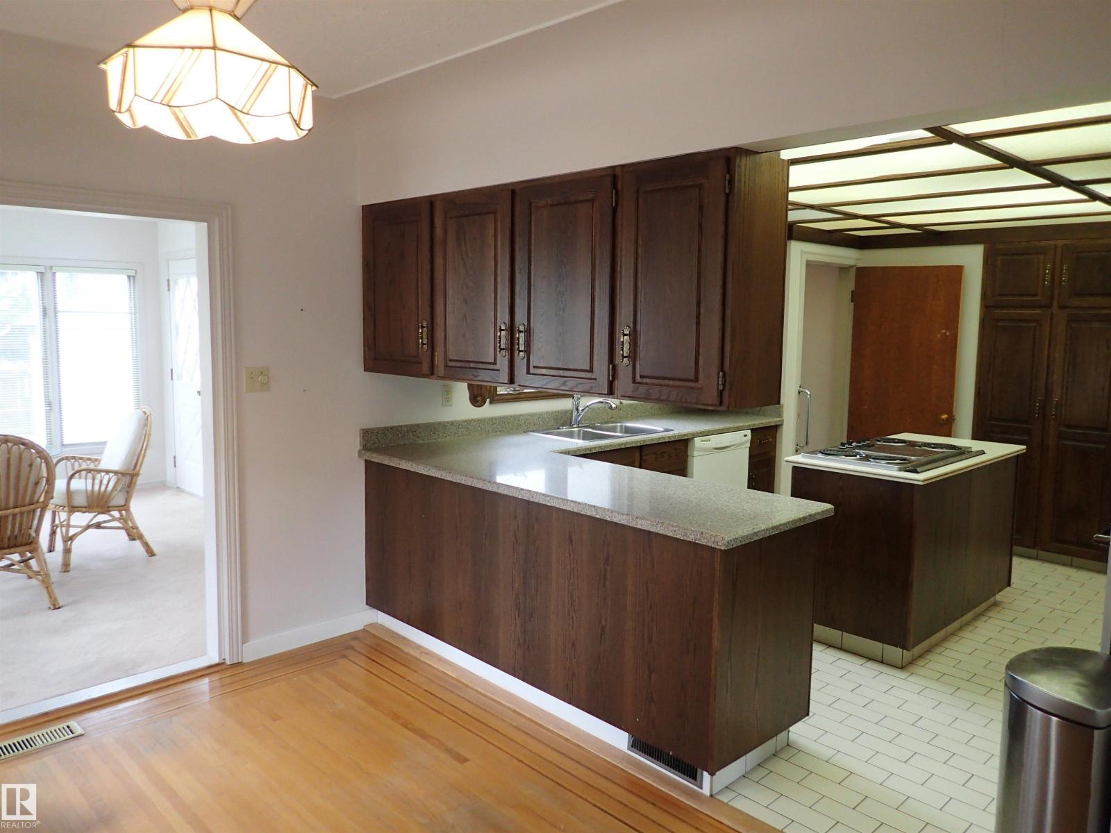 9126 117 ST NW - 9