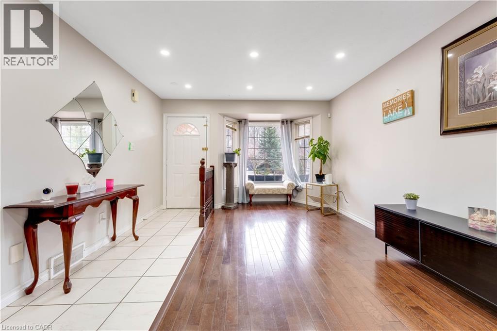 183 BUSH CLOVER Crescent, Kitchener, Ontario, N2E3P7 — Photo 5