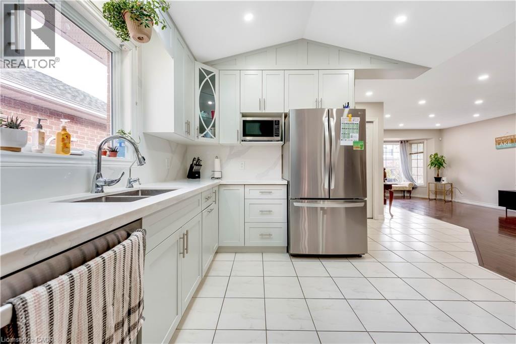 183 BUSH CLOVER Crescent, Kitchener, Ontario, N2E3P7 — Photo 9