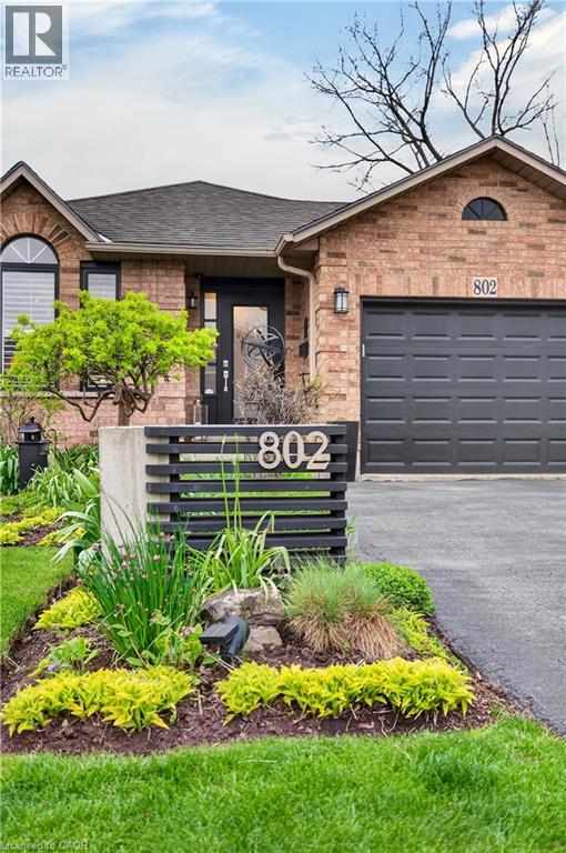 802 UPPER HORNING Road, Hamilton, Ontario, L9C7R4 — Photo 2