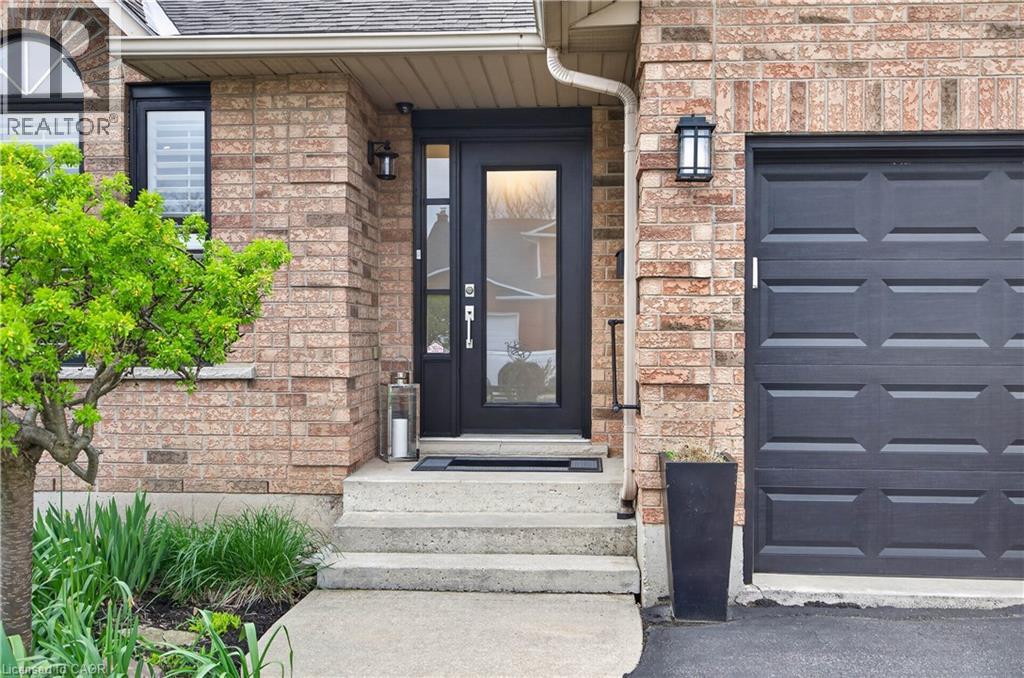 802 UPPER HORNING Road, Hamilton, Ontario, L9C7R4 — Photo 3