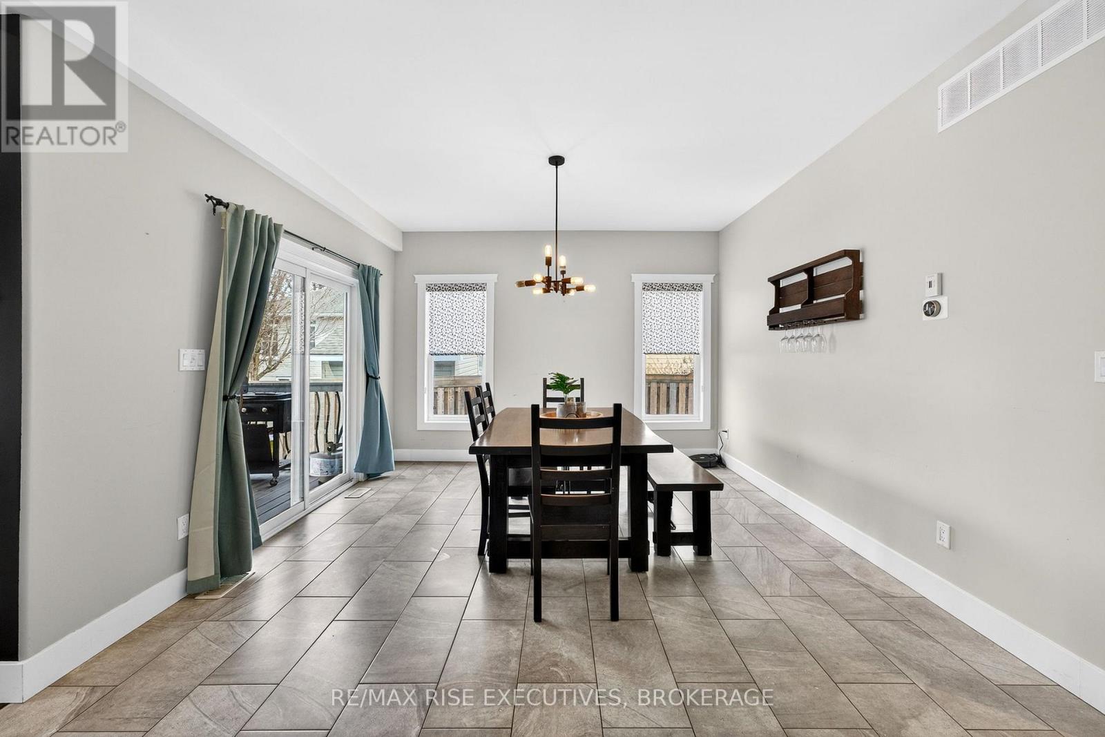700 STONEHENGE STREET - 7