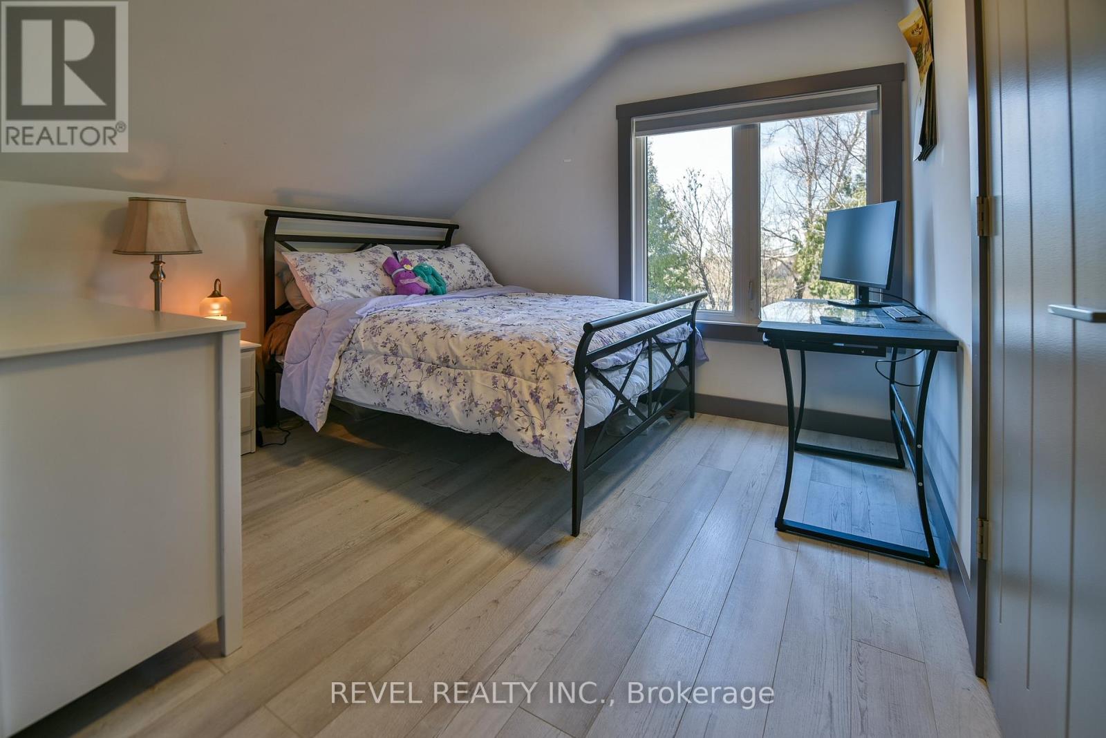 49 REA STREET N - 33