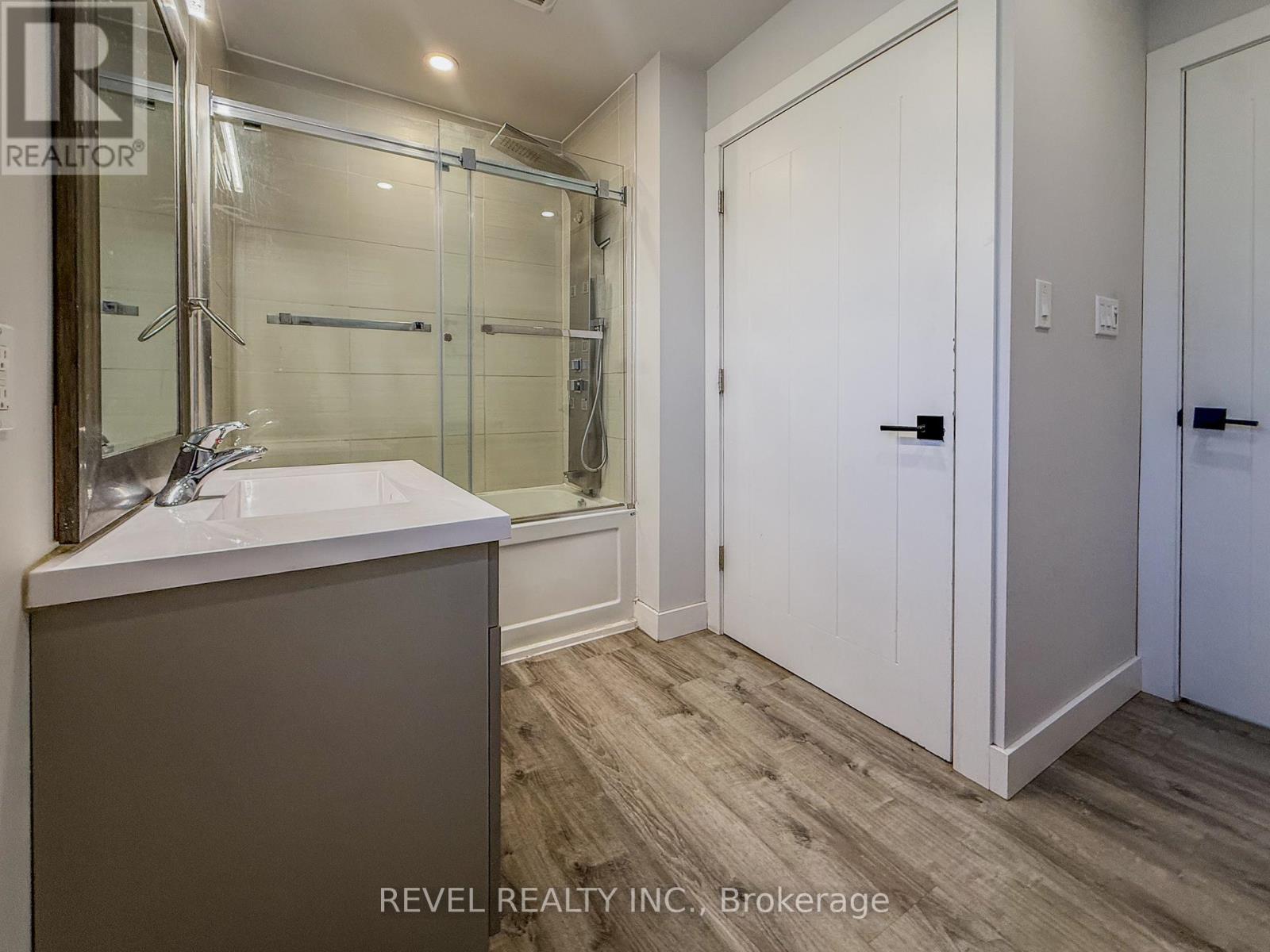 49 REA STREET N - 16