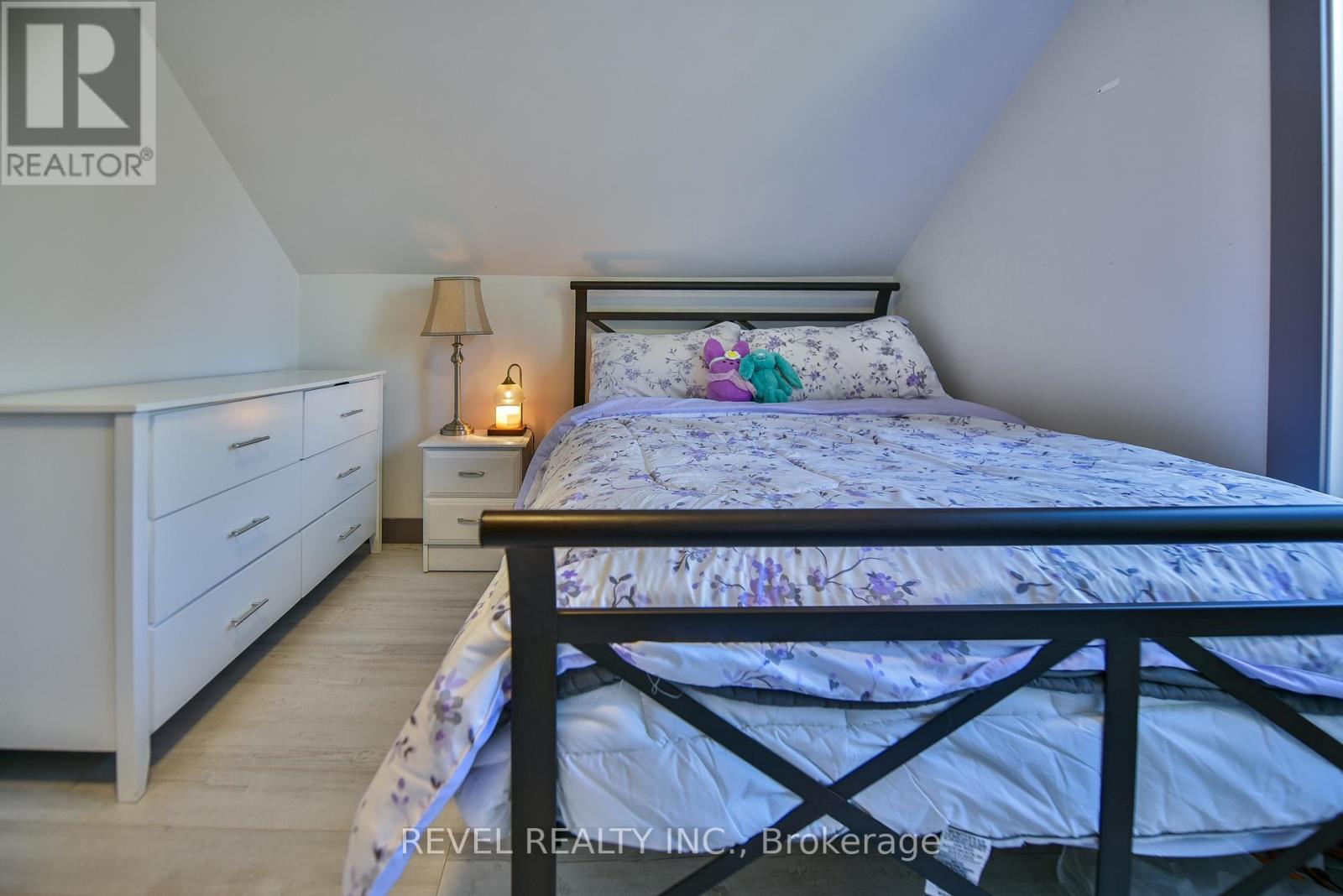 49 REA STREET N - 34