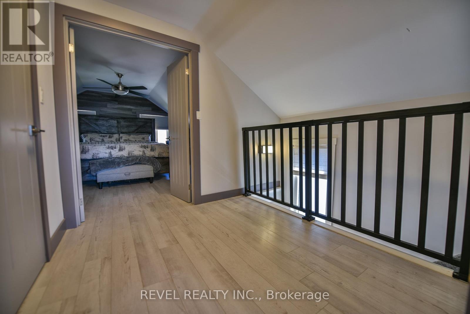49 REA STREET N - 27