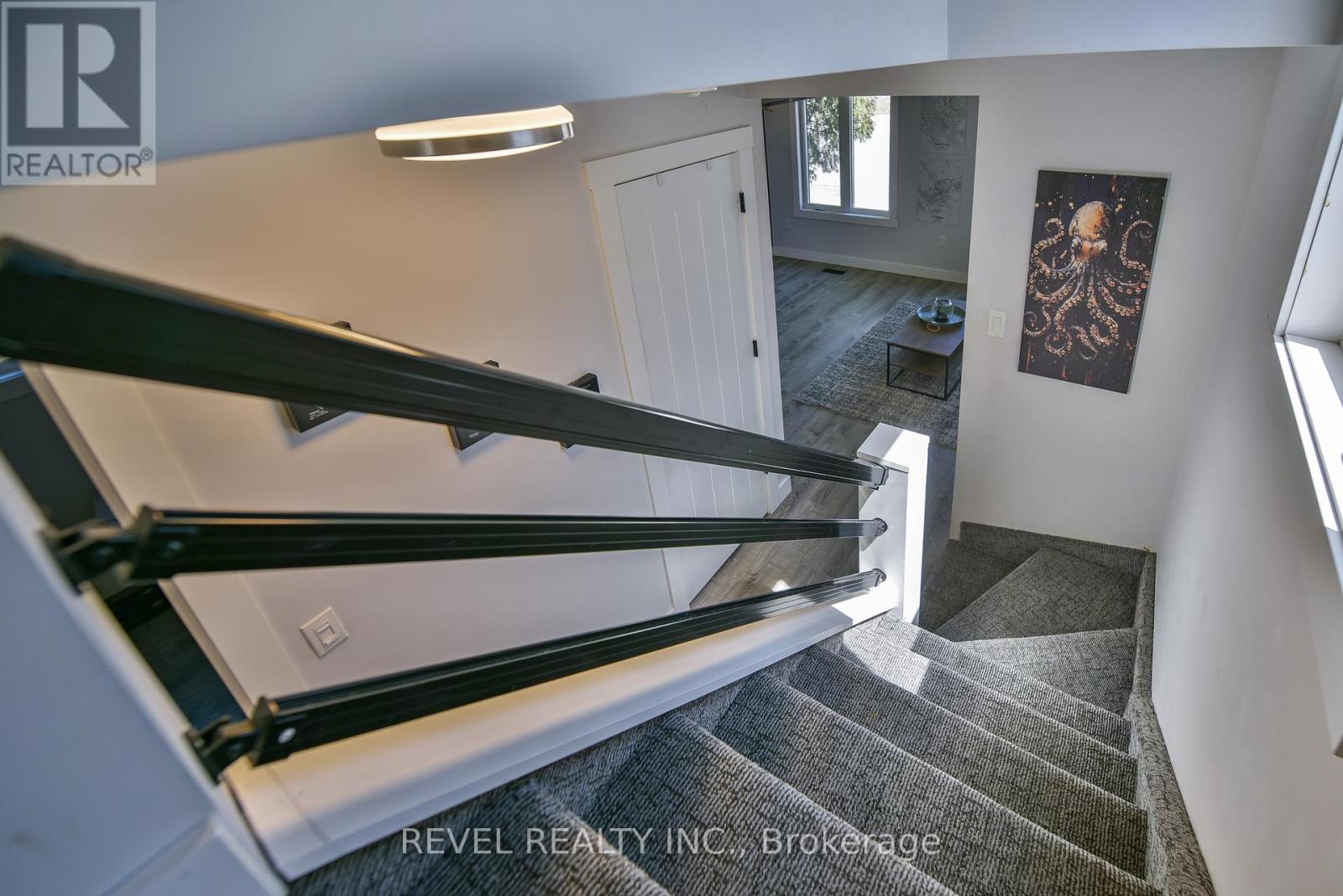 49 REA STREET N - 26