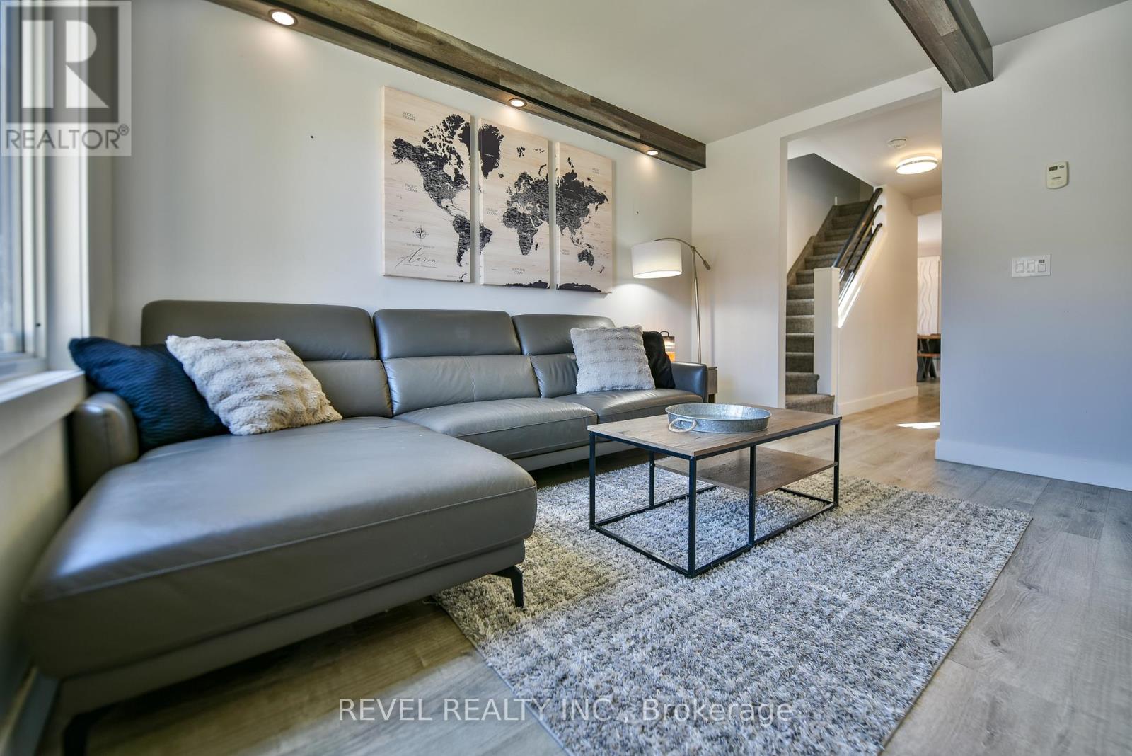 49 REA STREET N - 21