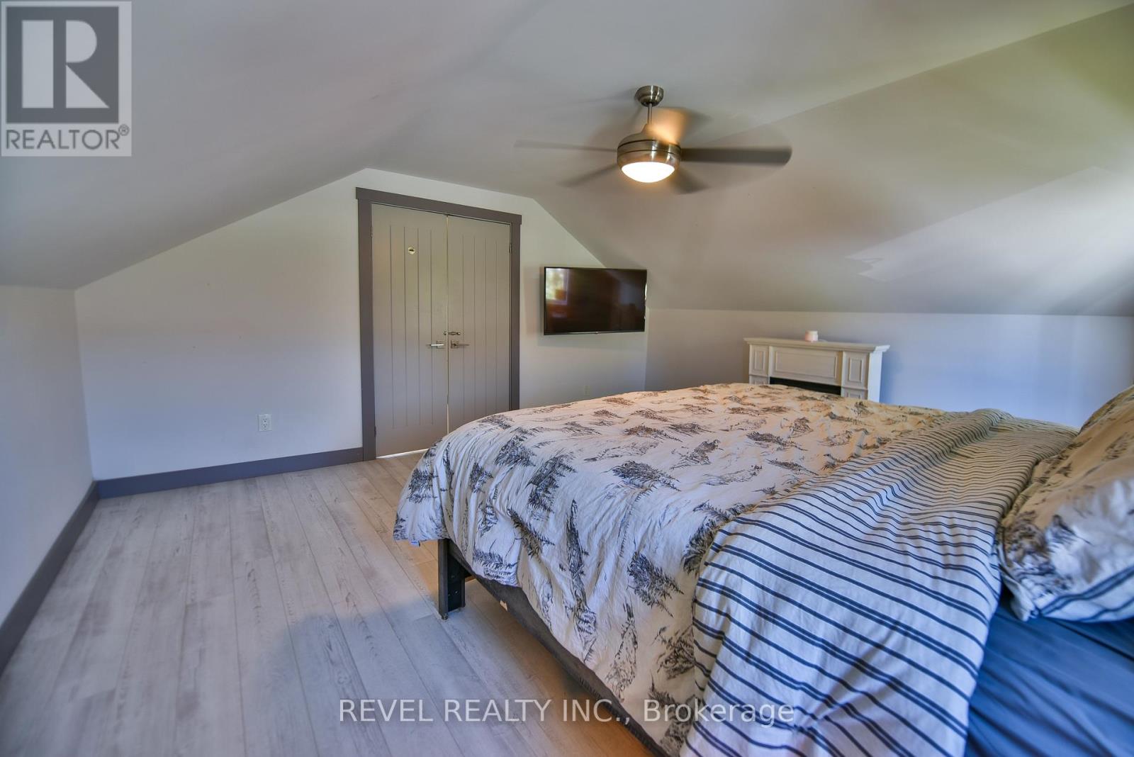 49 REA STREET N - 31