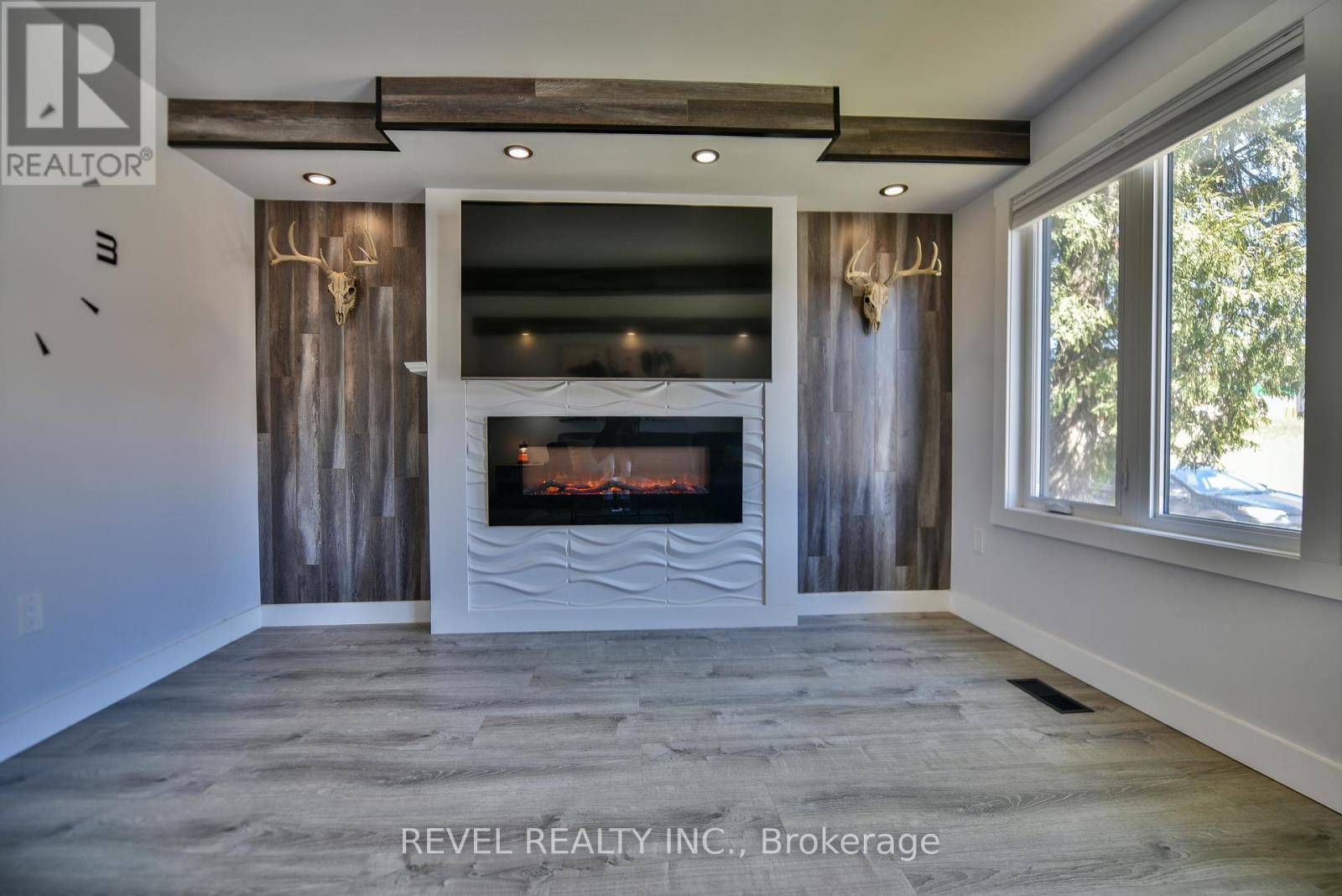 49 REA STREET N - 24