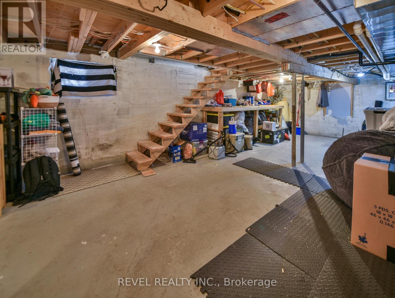 49 REA STREET N - 37