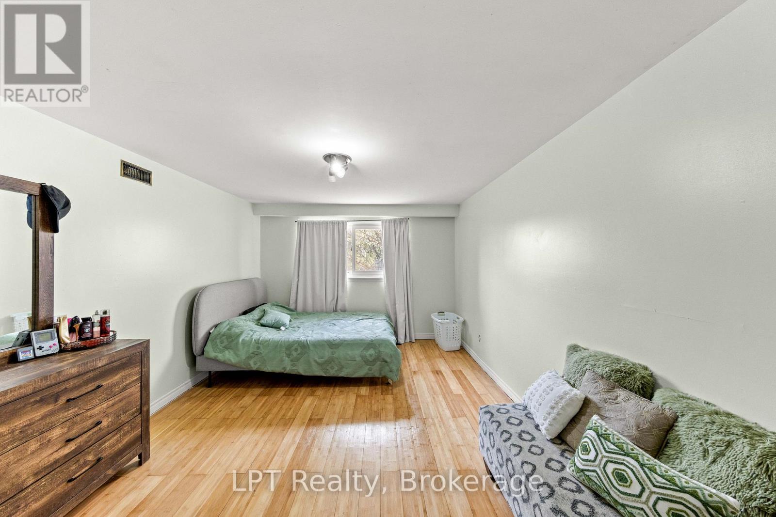 7 BRIARBLUFF AVENUE - 32