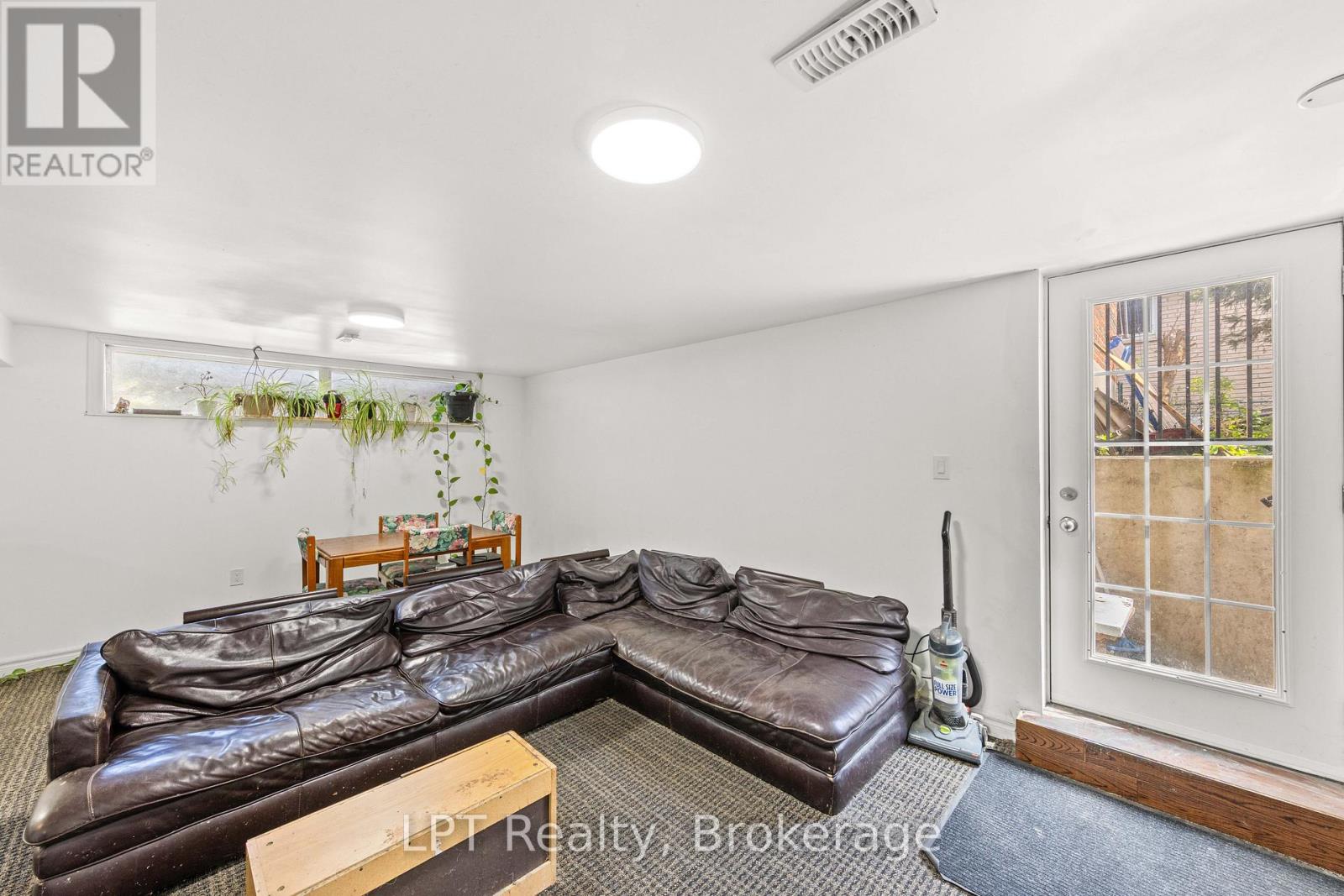 7 BRIARBLUFF AVENUE - 40