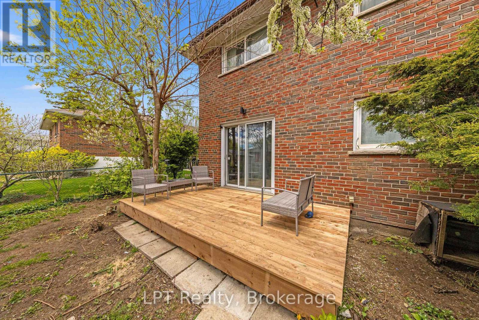 7 BRIARBLUFF AVENUE - 48