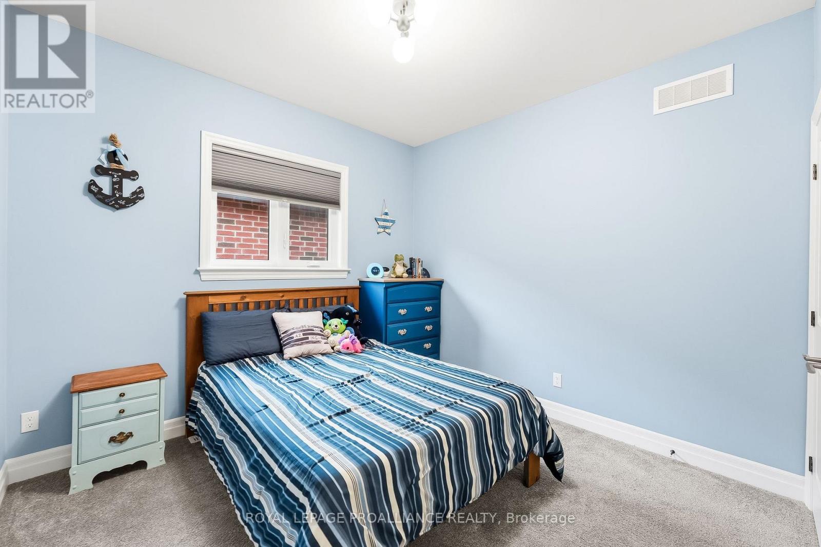 82 ESSEX DRIVE - 22