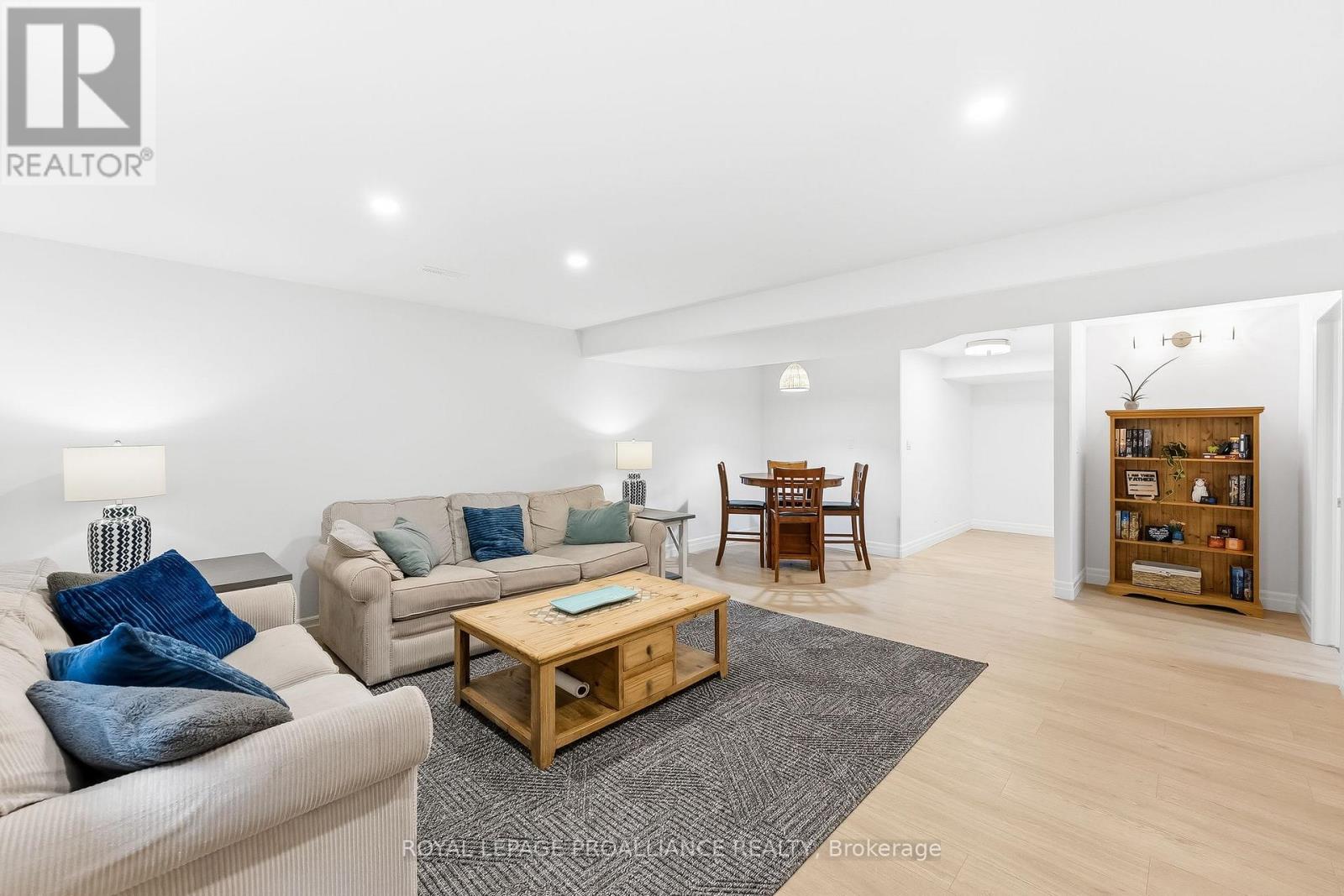 82 ESSEX DRIVE - 28