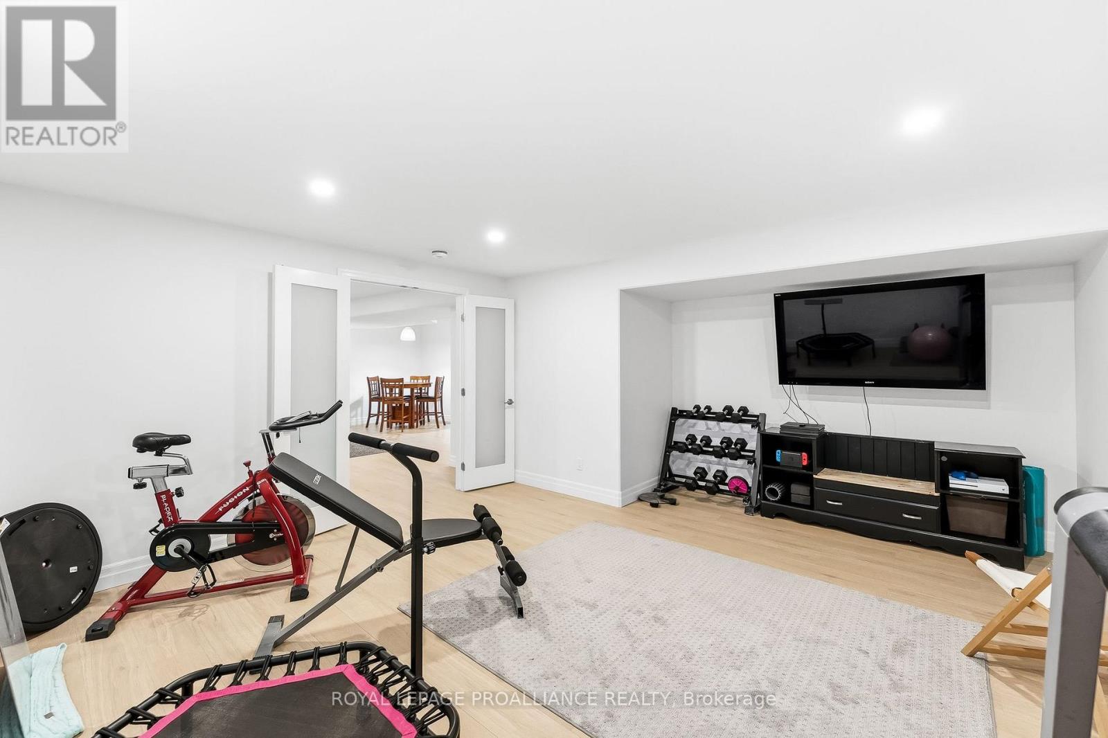 82 ESSEX DRIVE - 31