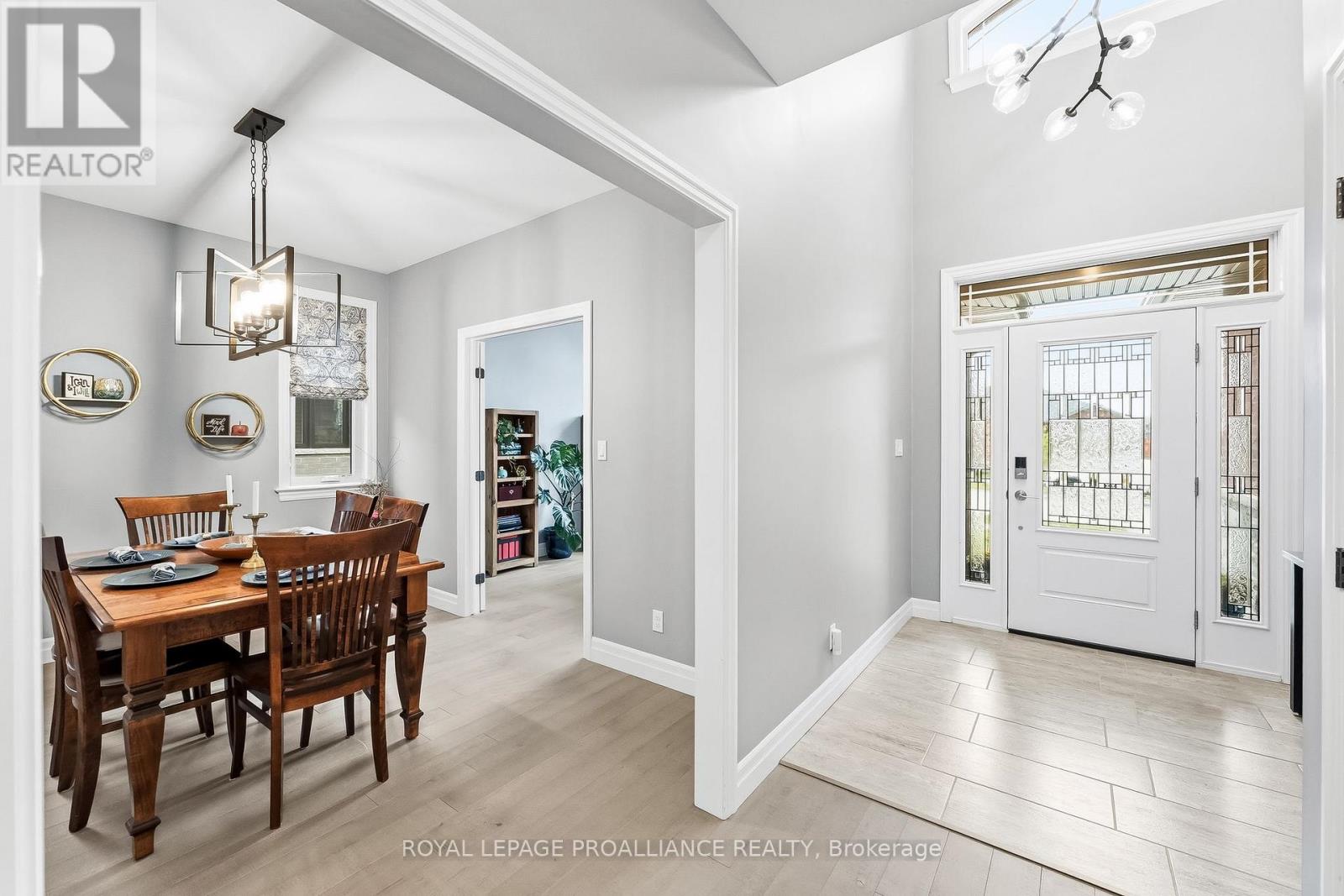 82 ESSEX DRIVE - 5