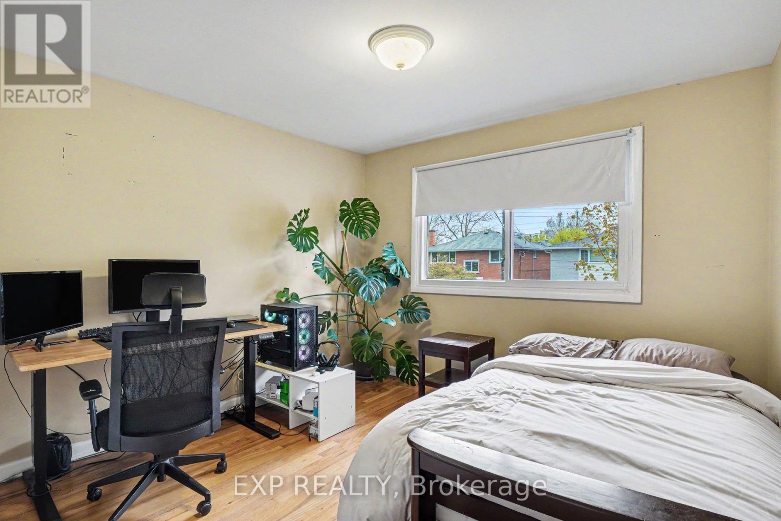 885 PINEWOOD CRESCENT - 11