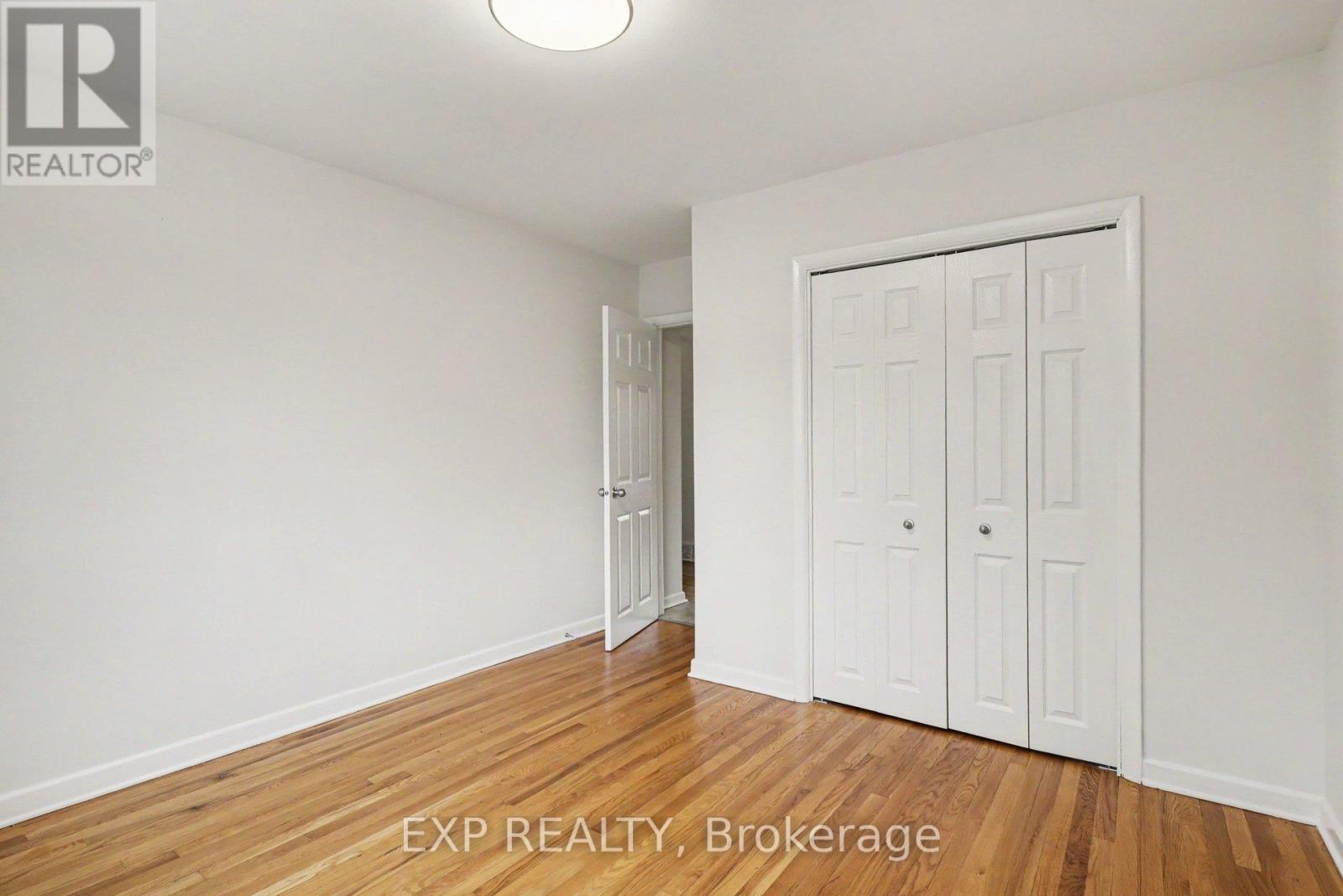 885 PINEWOOD CRESCENT - 17