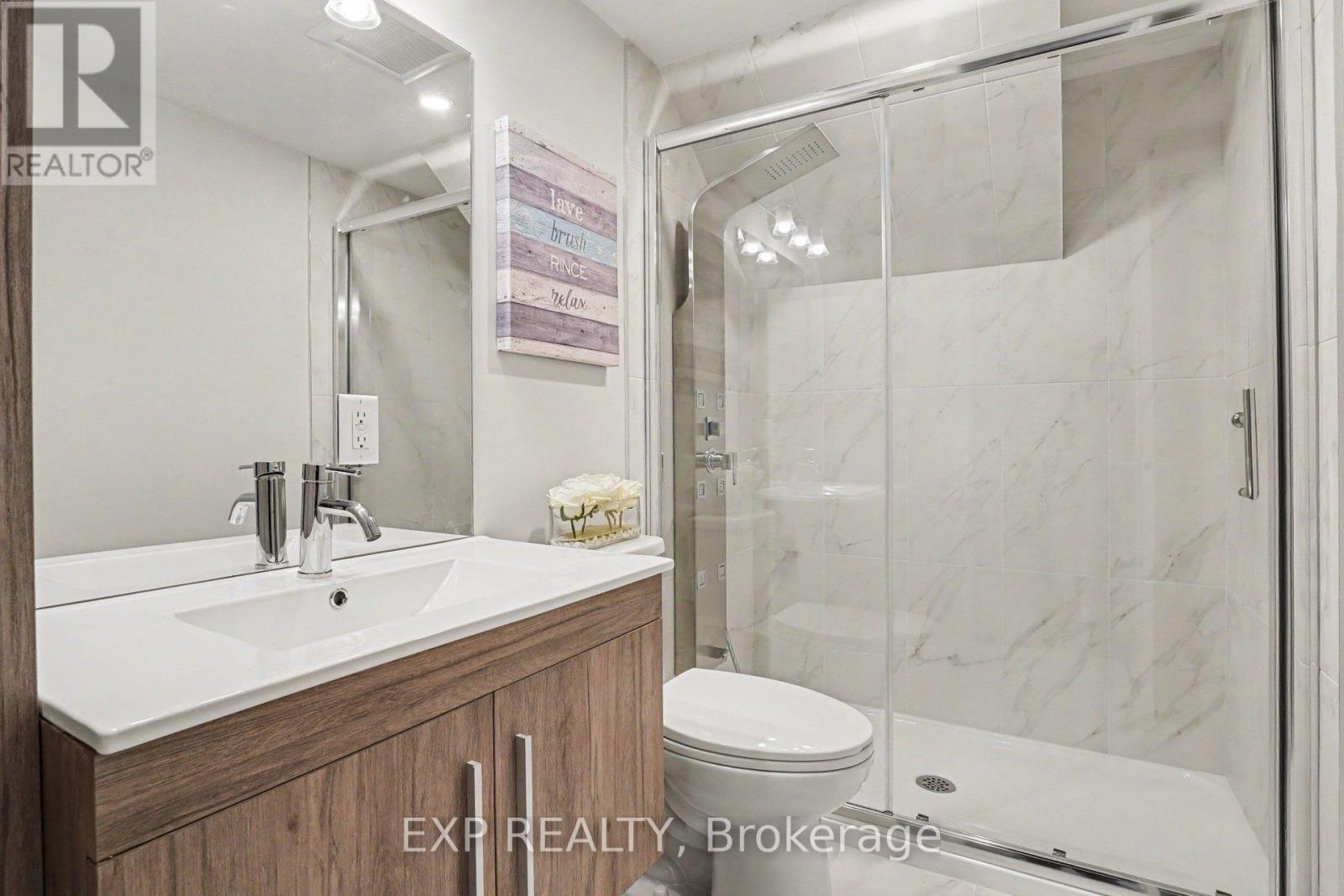 885 PINEWOOD CRESCENT - 24