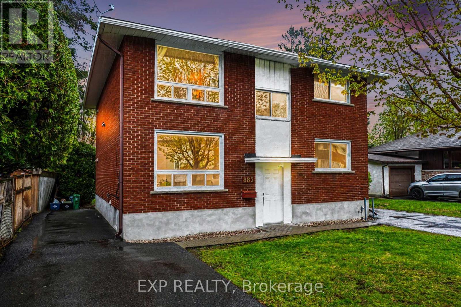885 PINEWOOD CRESCENT - 31