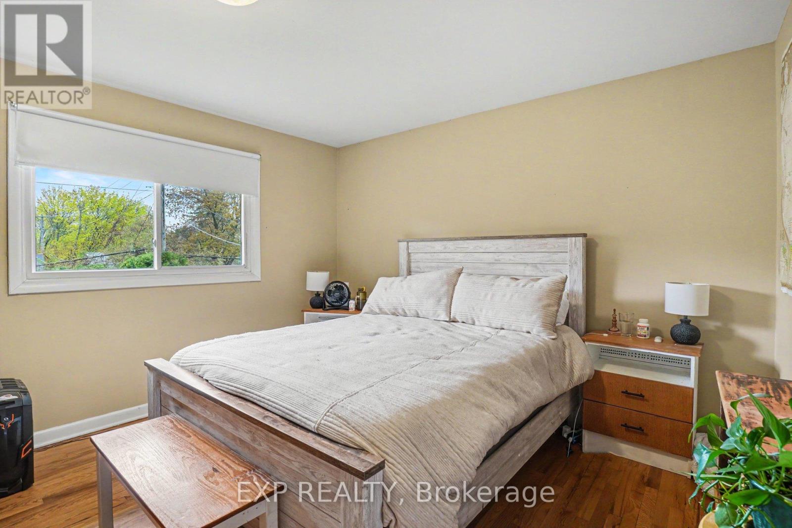 885 PINEWOOD CRESCENT - 8