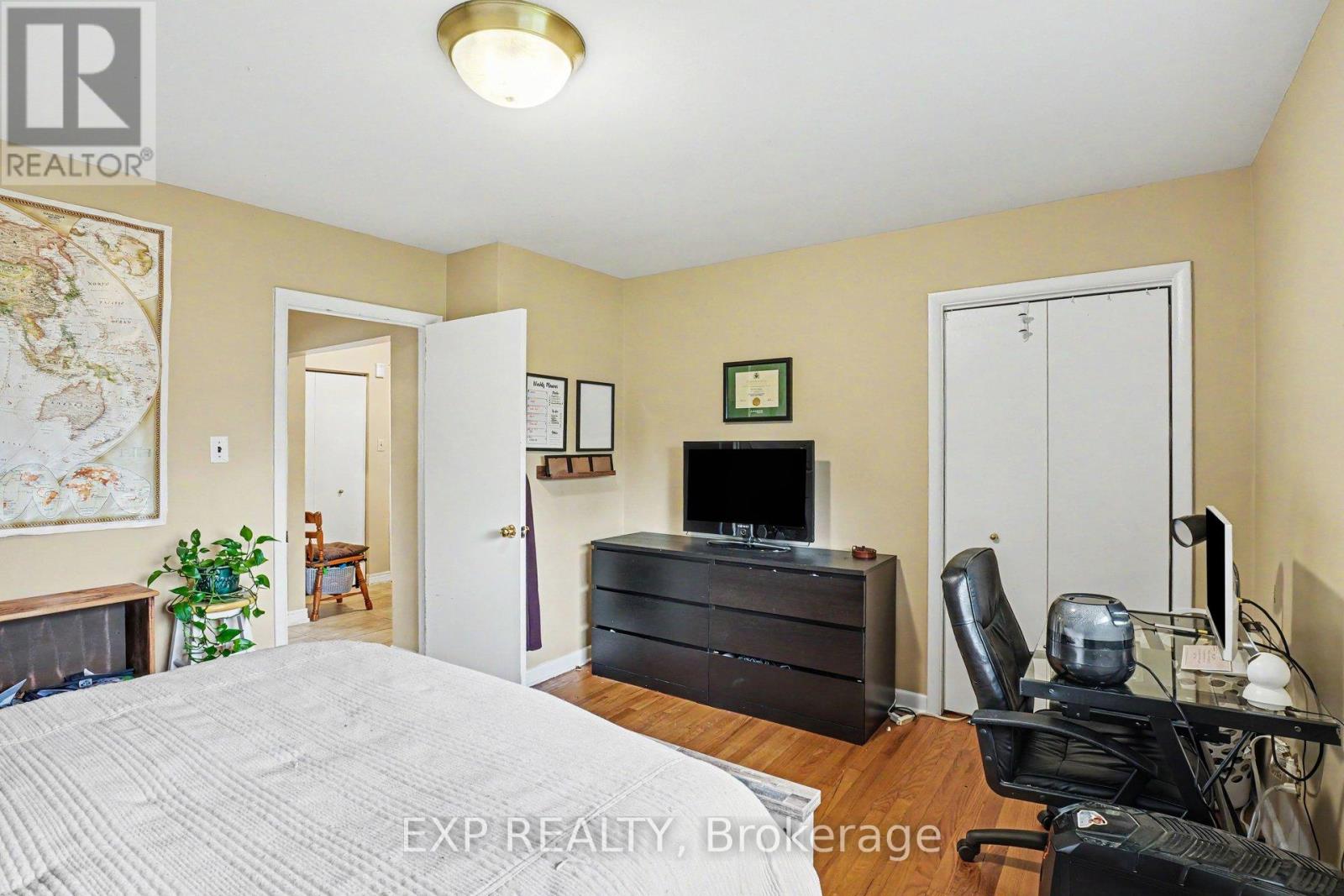 885 PINEWOOD CRESCENT - 9