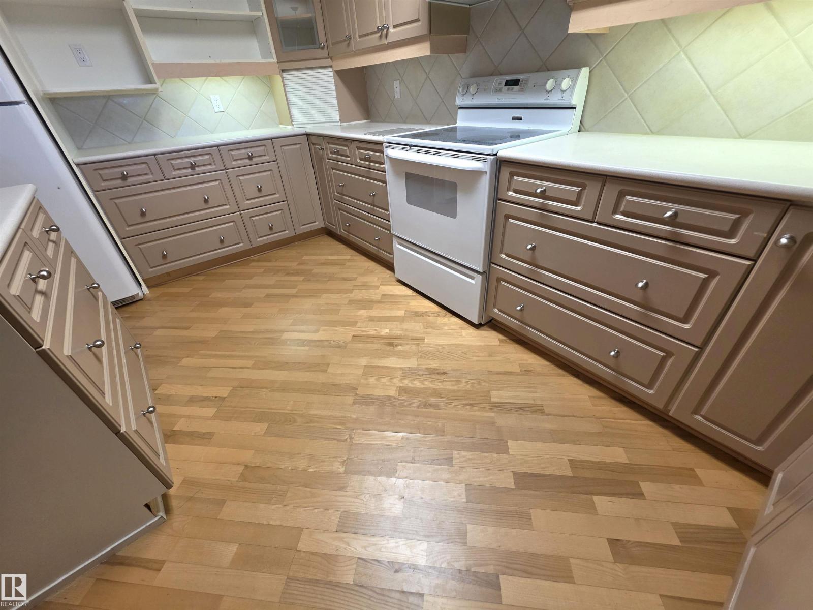 #219 6623 172 ST NW - 21