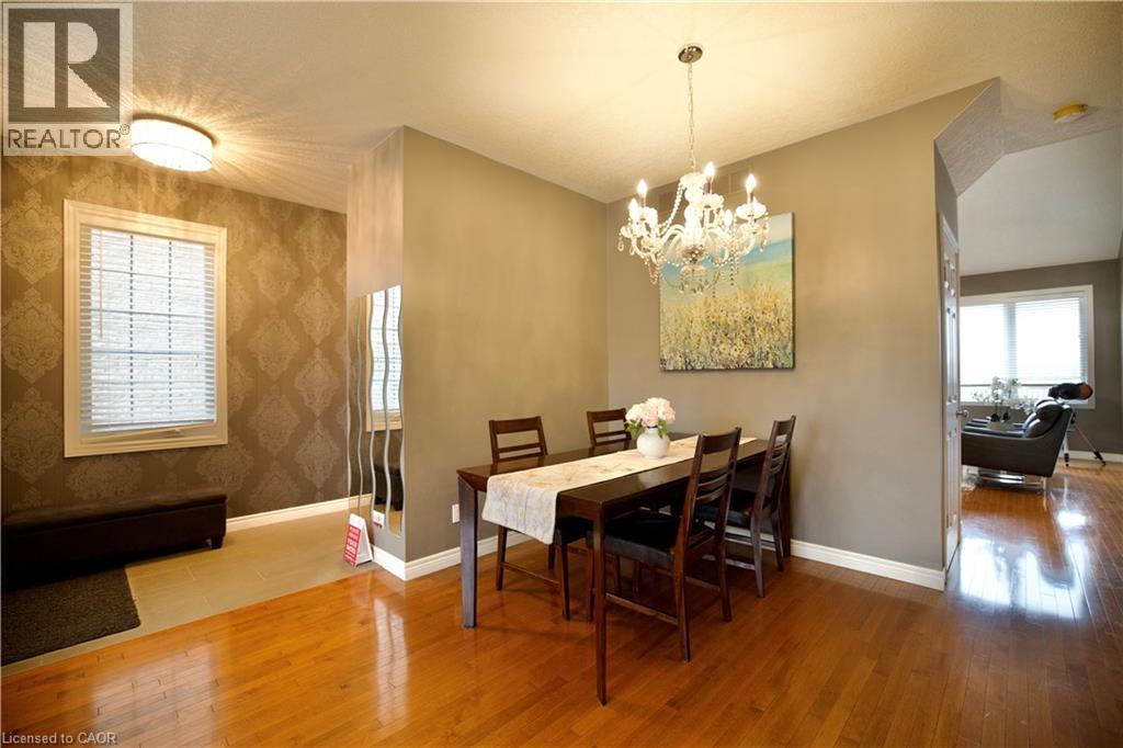 704 ZURICH Drive, Waterloo, Ontario, N2V2S8 — Photo 2