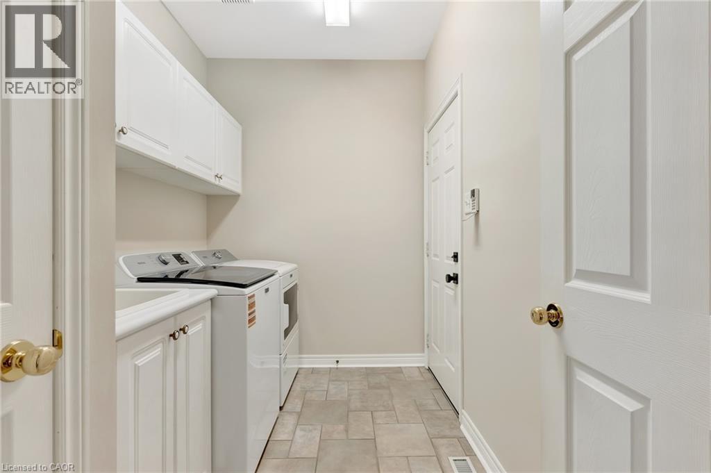 18 WOODMANS Court, Kitchener, Ontario, N2P2B2 — Photo 16