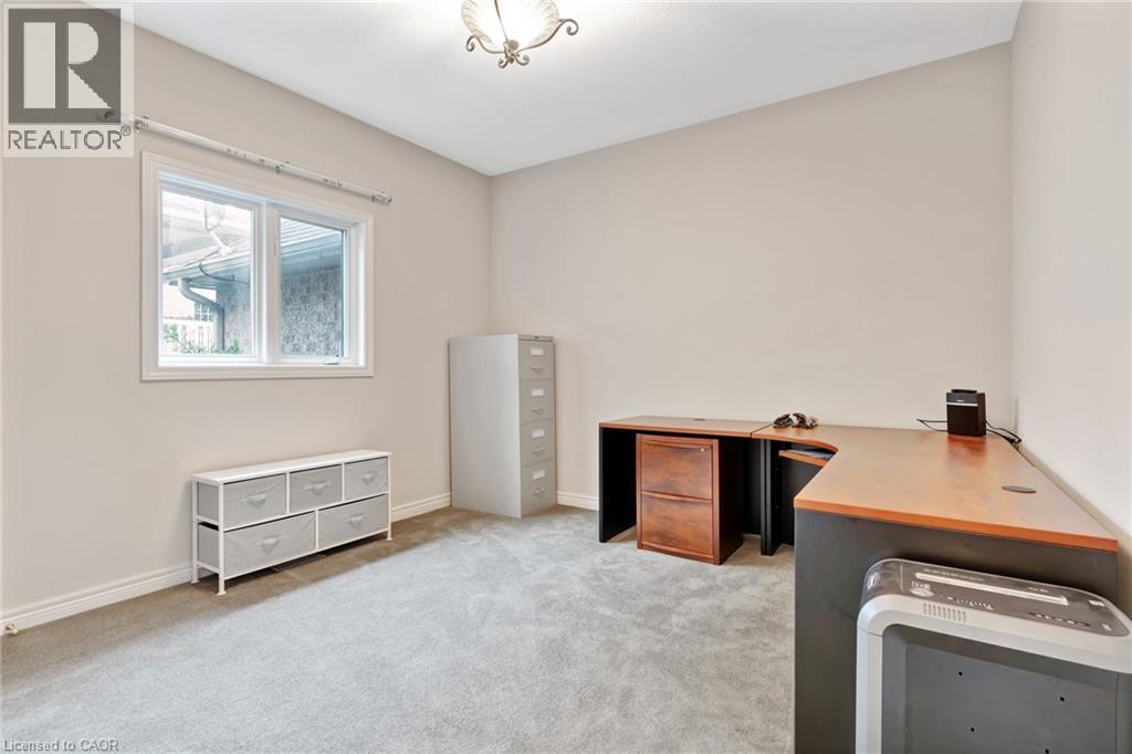18 WOODMANS Court, Kitchener, Ontario, N2P2B2 — Photo 18