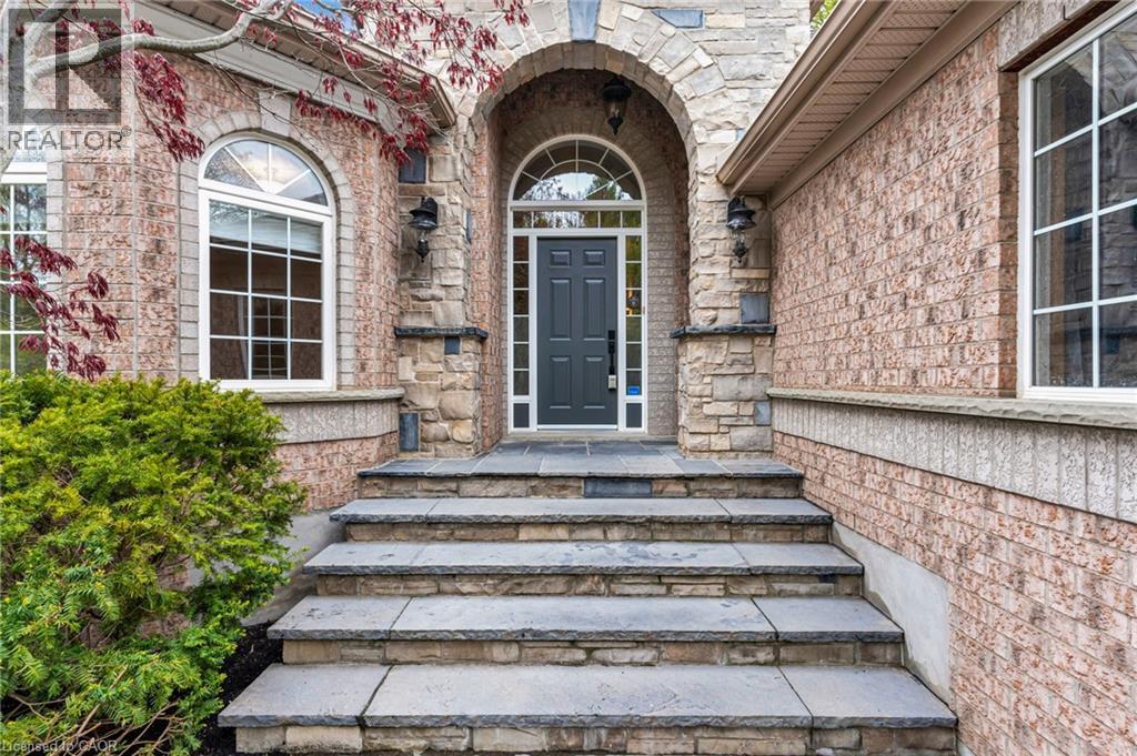 18 WOODMANS Court, Kitchener, Ontario, N2P2B2 — Photo 3
