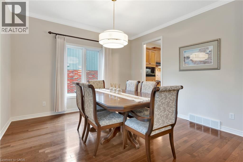 18 WOODMANS Court, Kitchener, Ontario, N2P2B2 — Photo 7