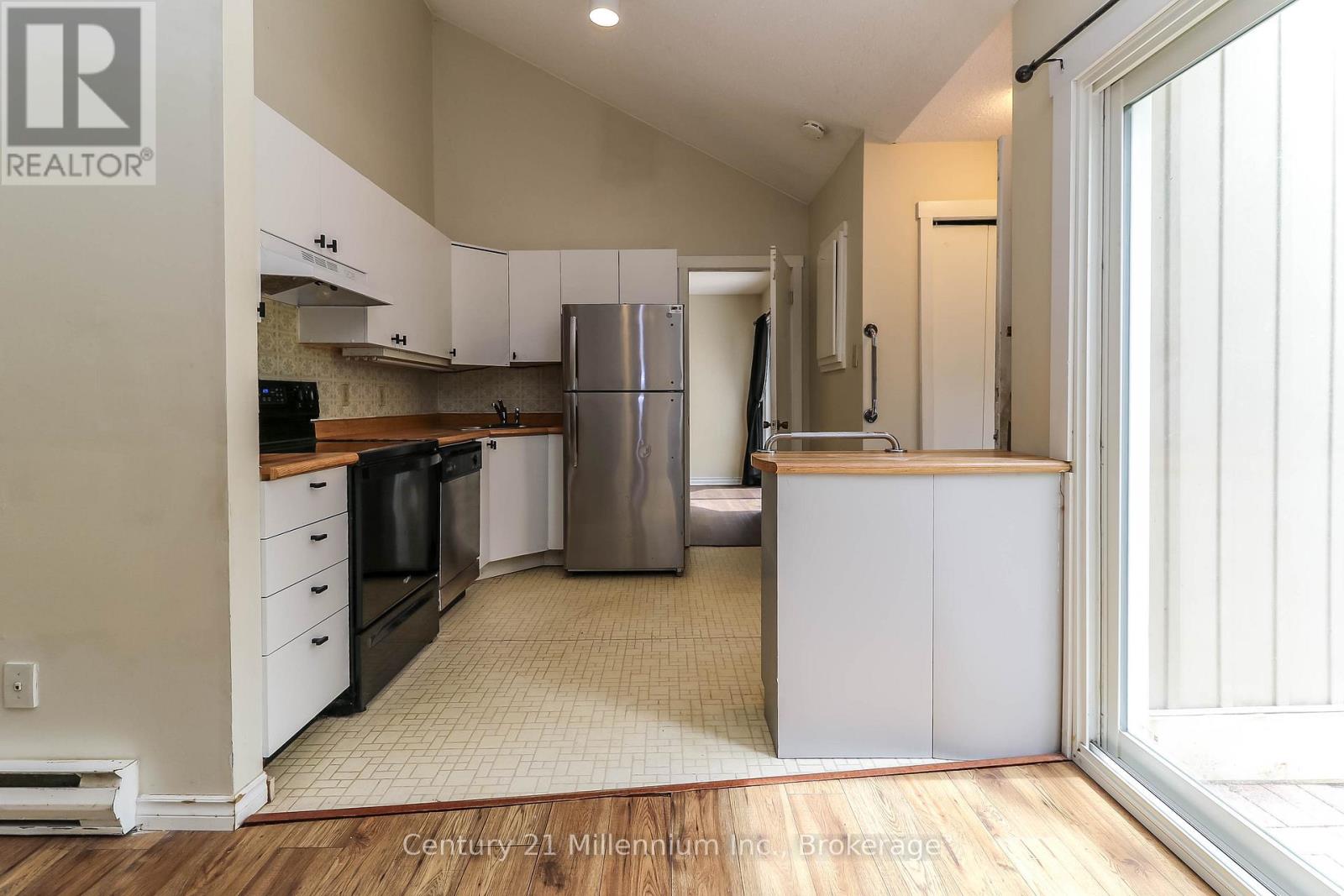 #538 22 DAWSON DRIVE - 11