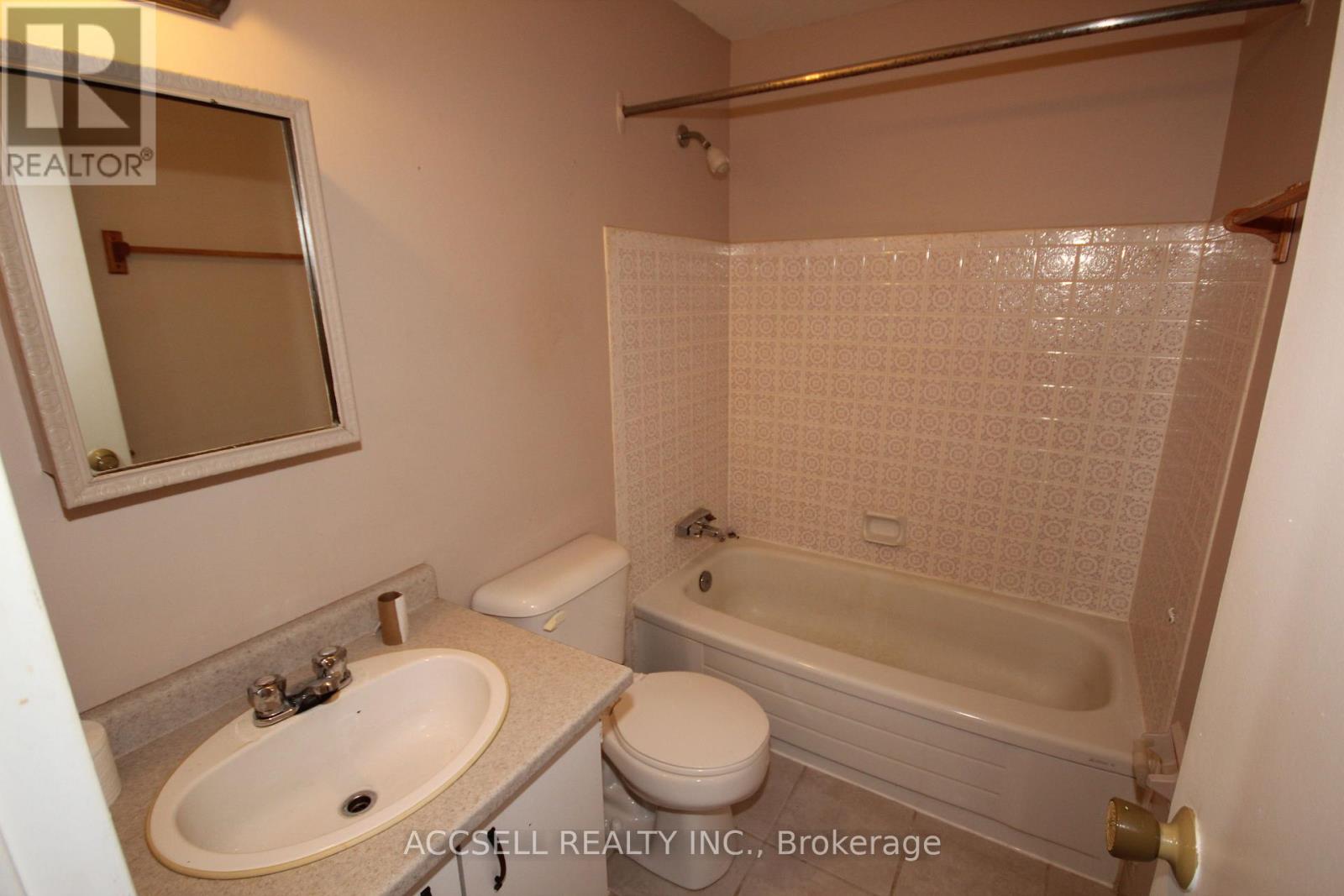 #306 276 MERRITT AVENUE - 10