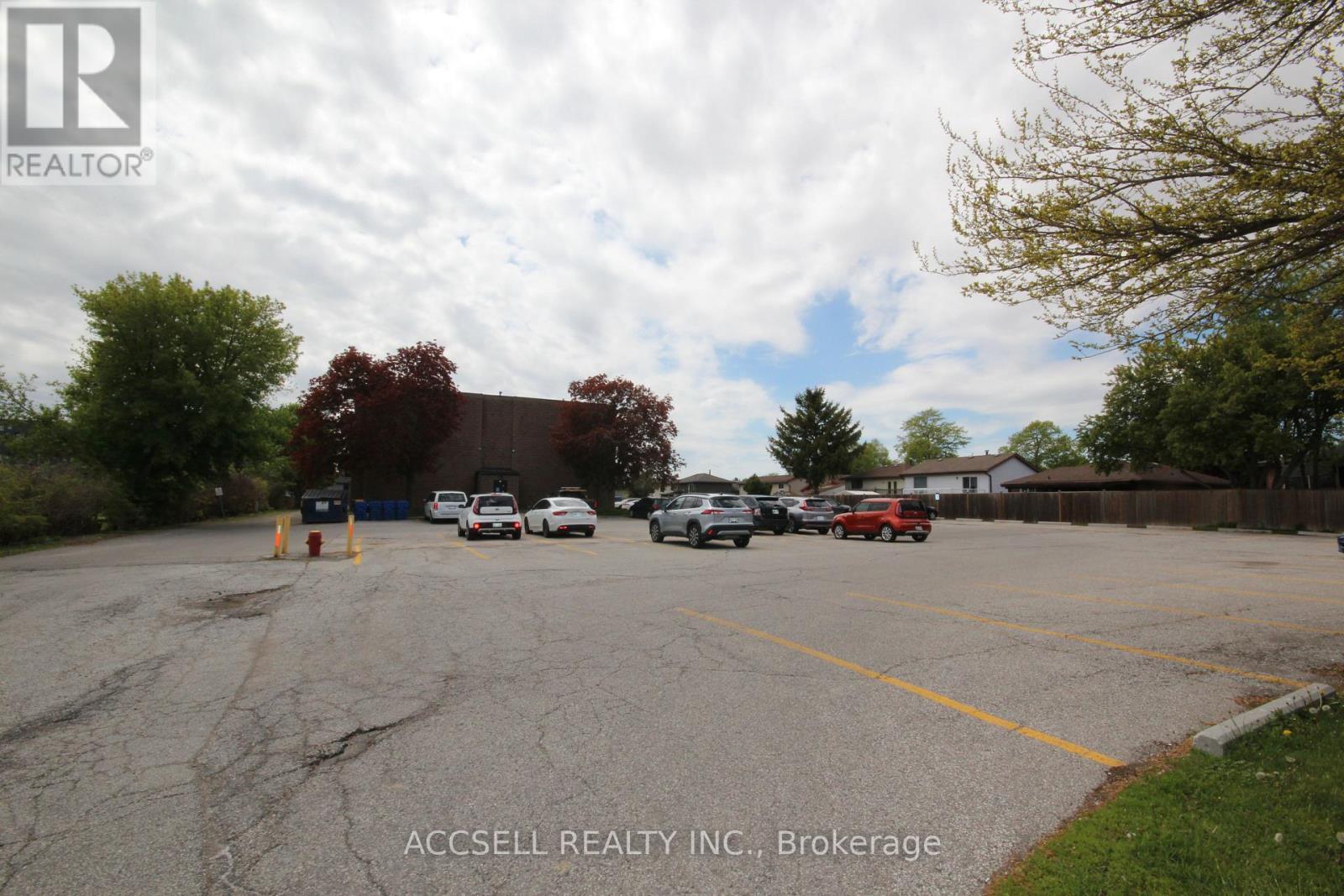 #212 276 MERRITT AVENUE - 3