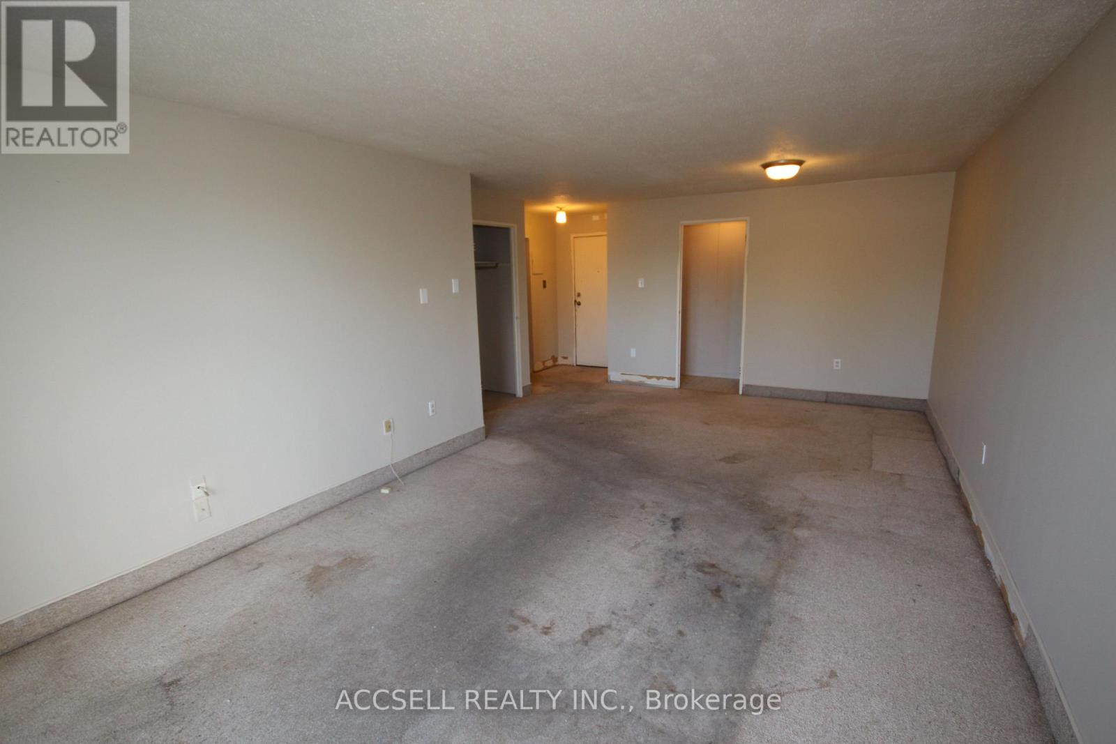#212 276 MERRITT AVENUE - 7