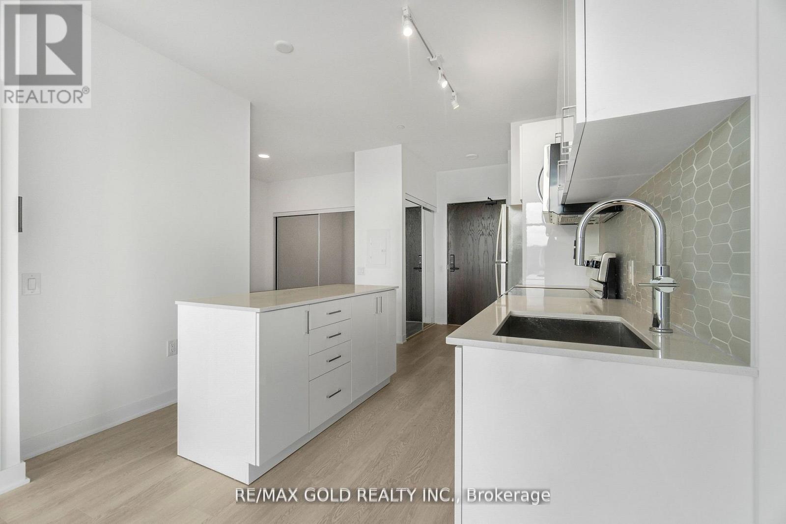 #803 2782 BARTON STREET E - 15