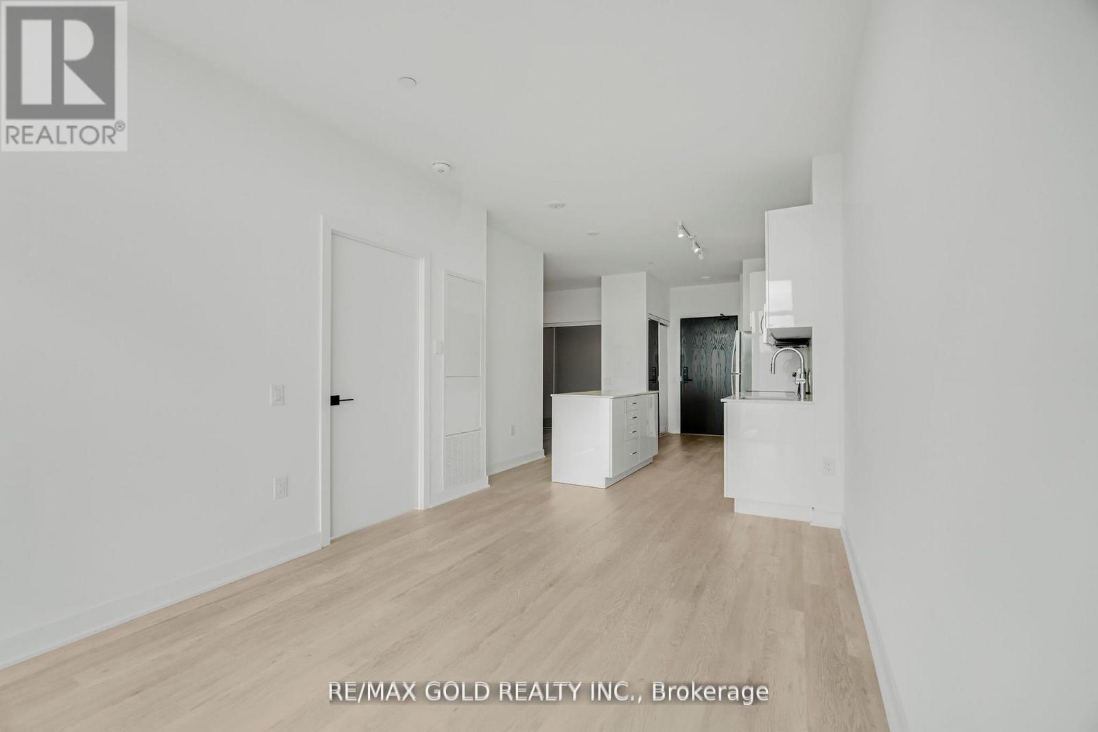 #803 2782 BARTON STREET E - 17
