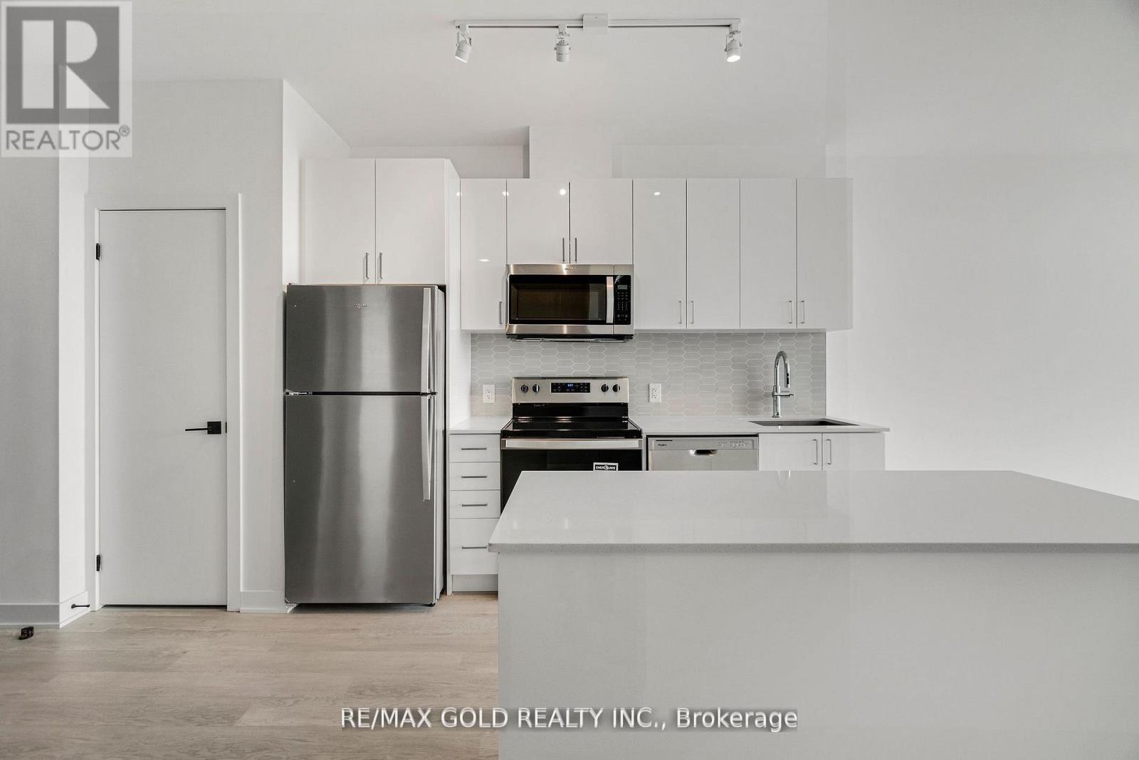 #803 2782 BARTON STREET E - 19
