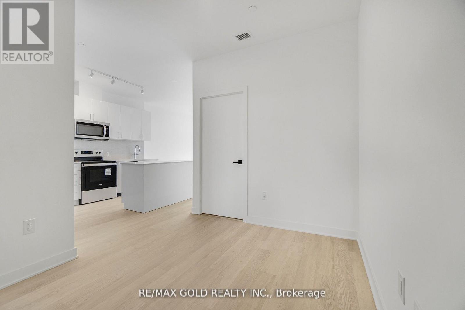 #803 2782 BARTON STREET E - 23