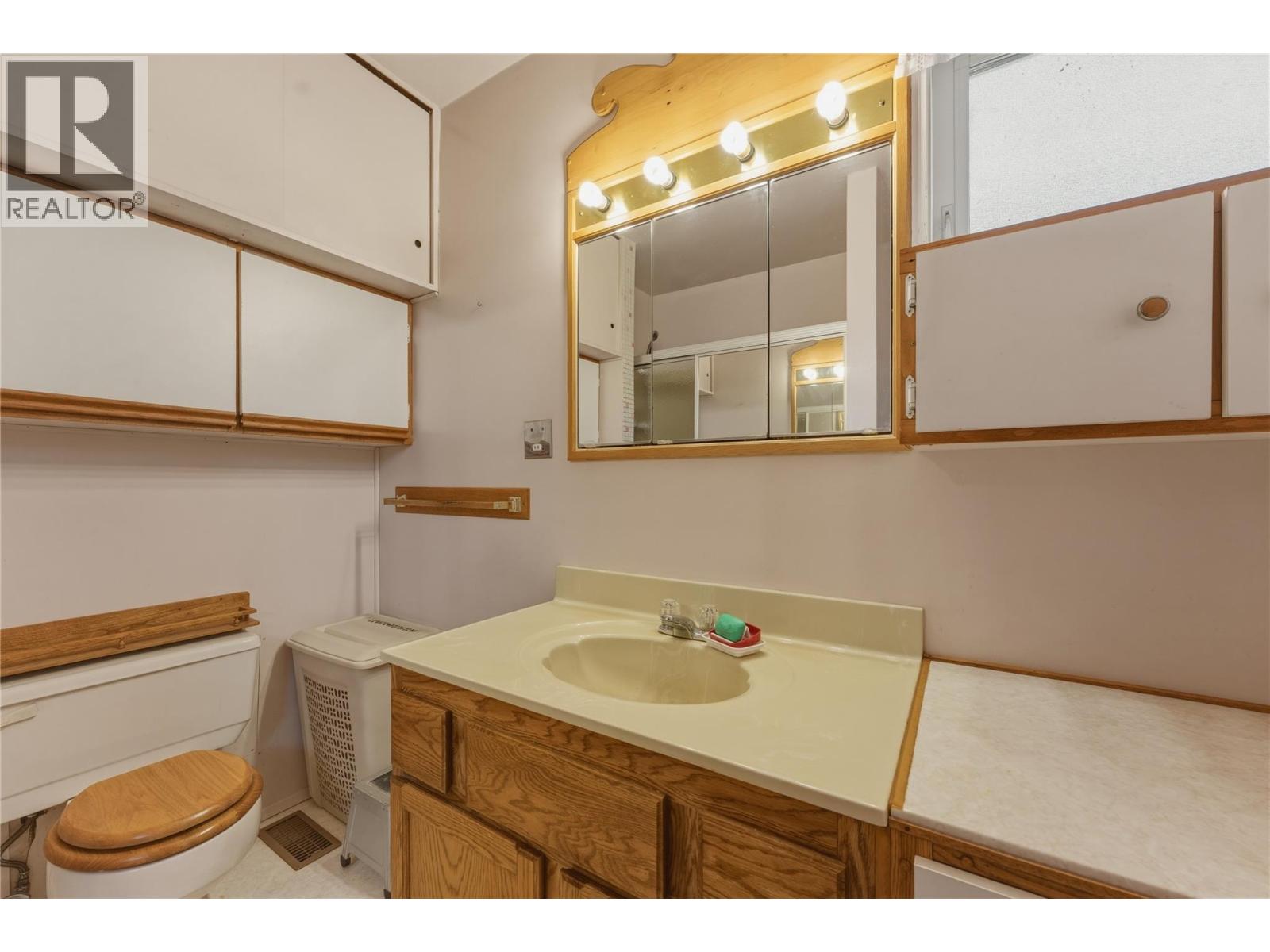  4760 Canoe Beach Drive Drive Northeast, Salmon Arm