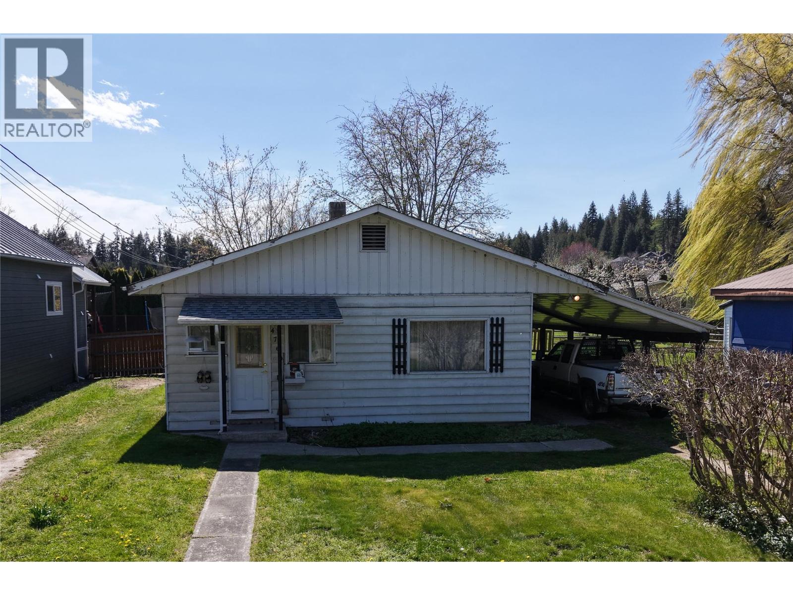  4760 Canoe Beach Drive Drive Northeast, Salmon Arm