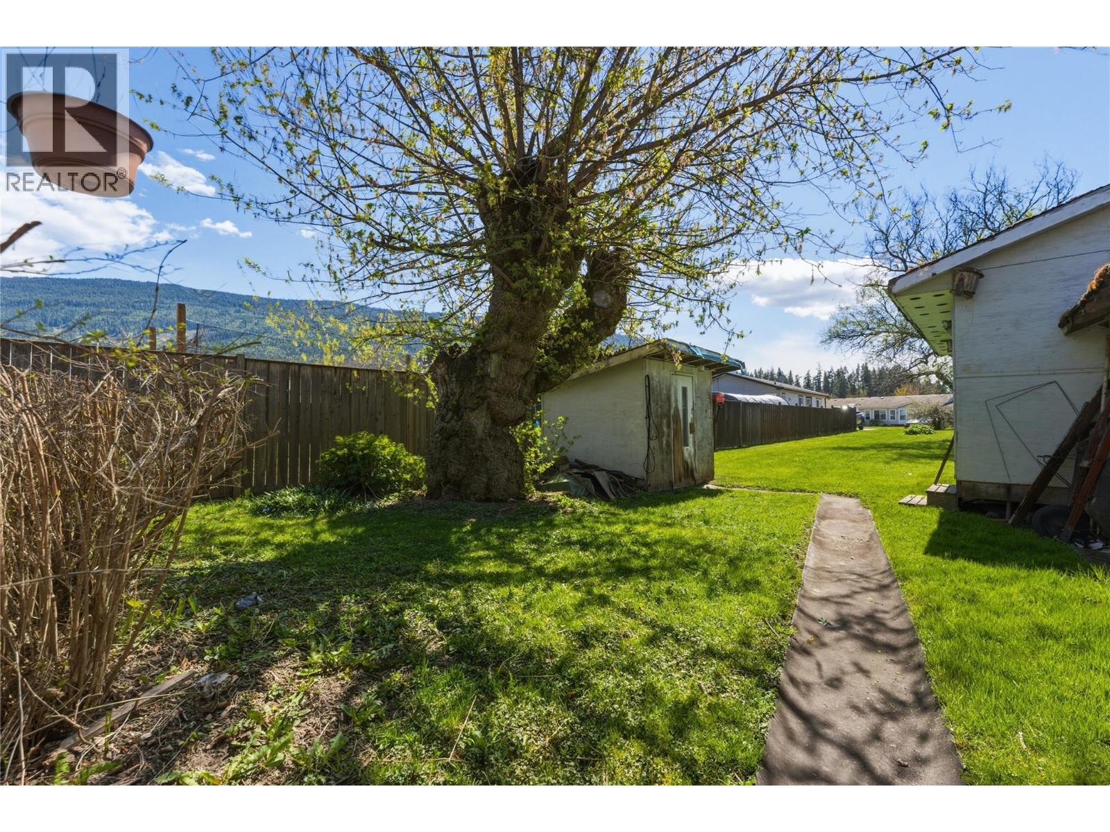  4760 Canoe Beach Drive Drive Northeast, Salmon Arm