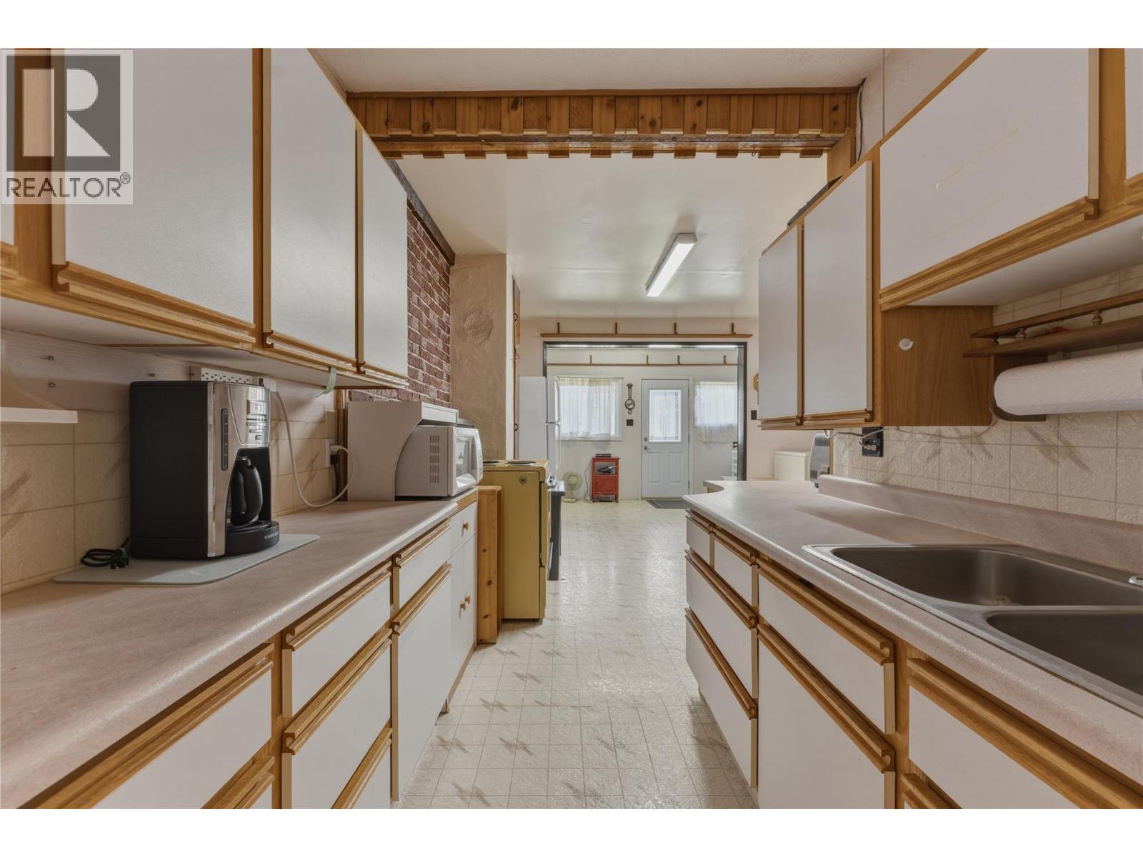  4760 Canoe Beach Drive Drive Northeast, Salmon Arm