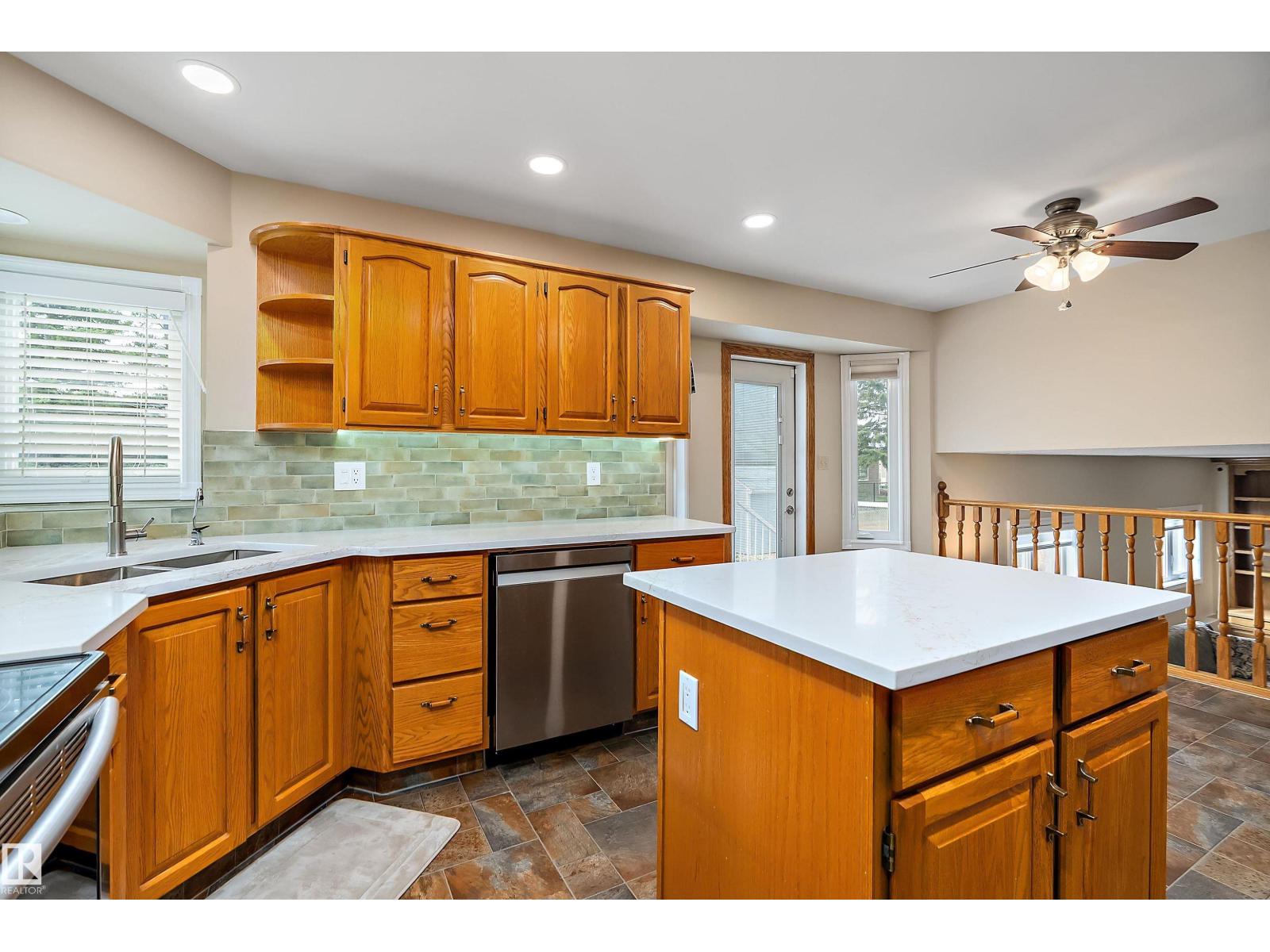 229 Northmount DR — photo 19